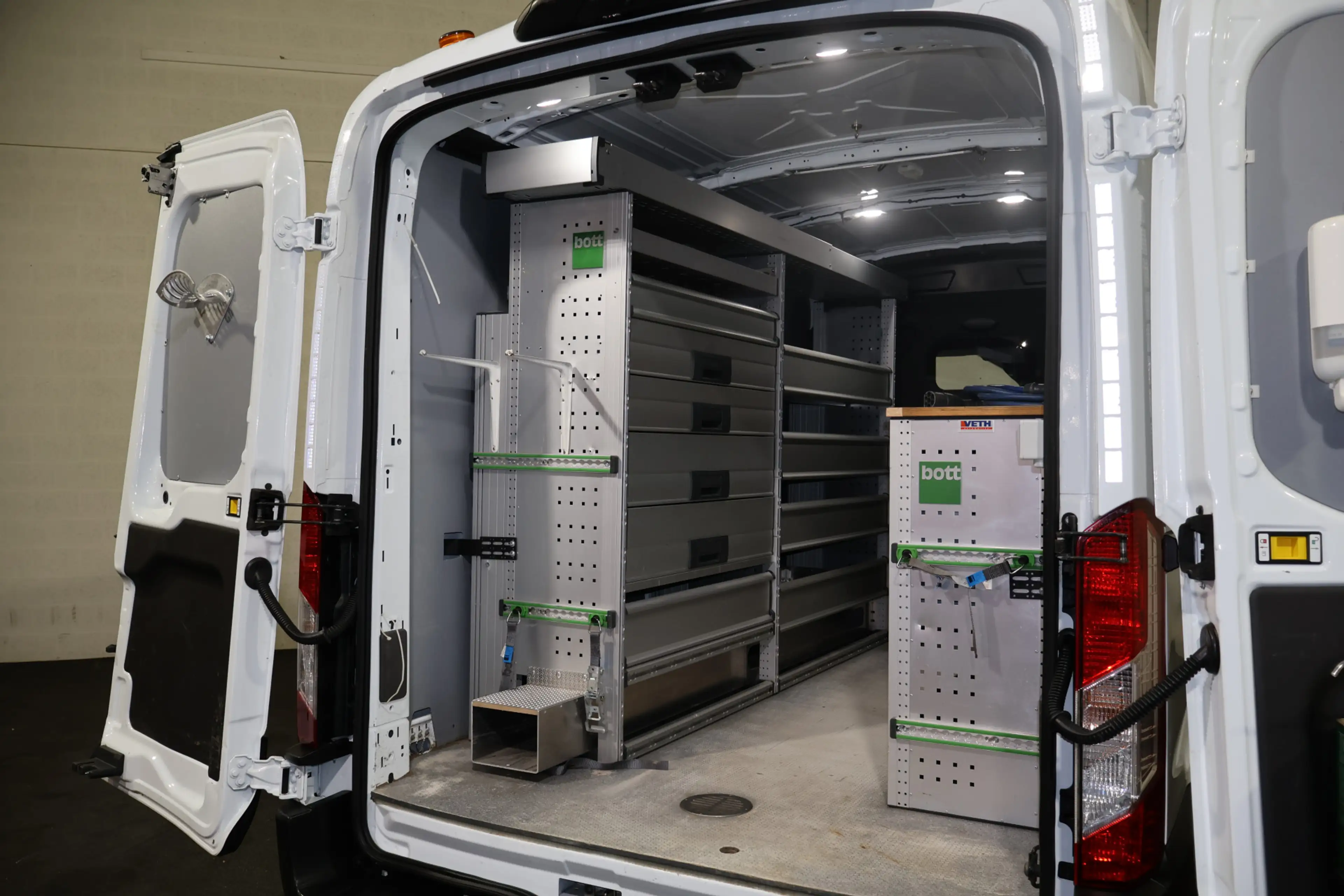 Ford E-Transit 350 L2 H2 Trend 68 kWh Bott Vario Inrichting — photo 15