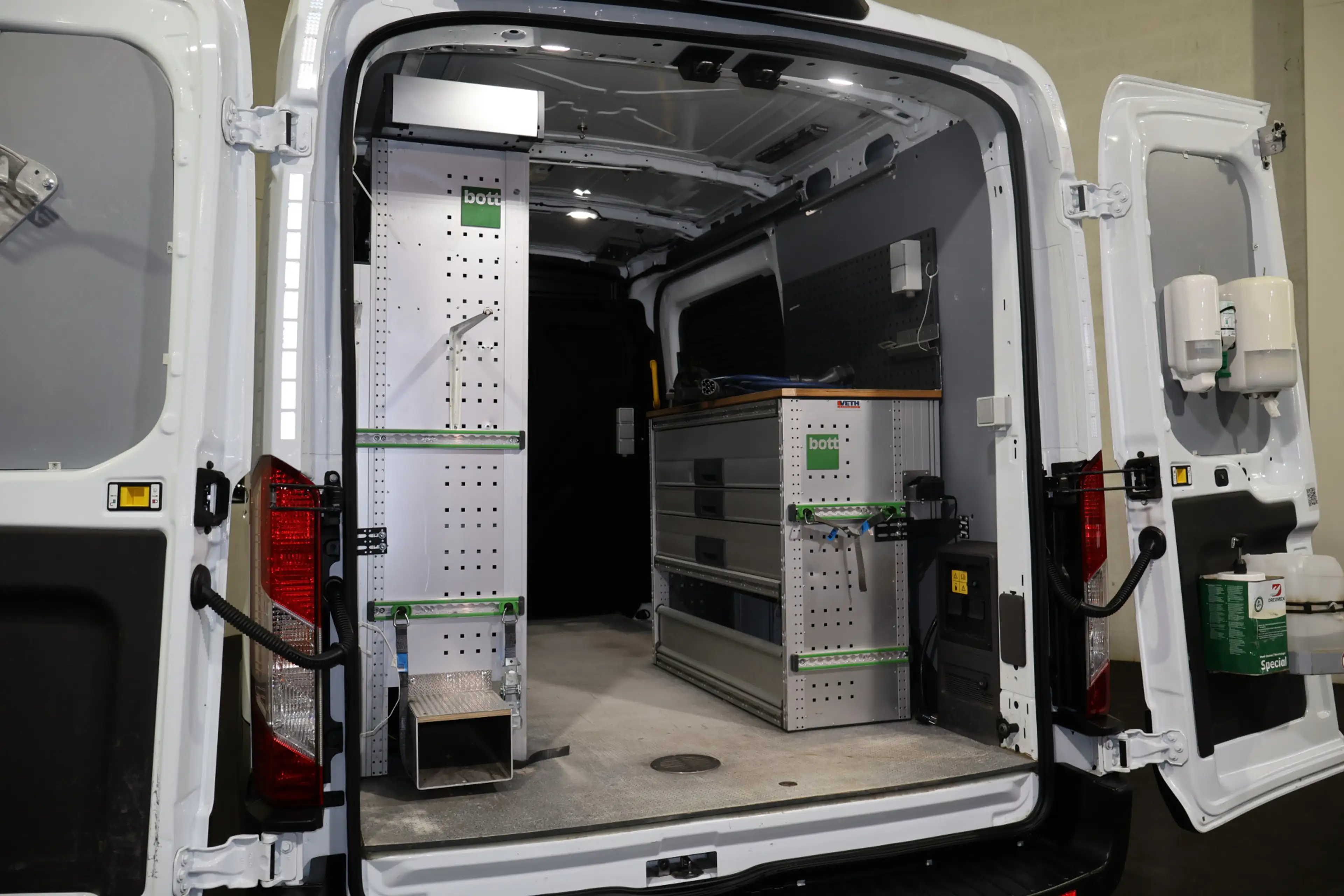 Ford E-Transit 350 L2 H2 Trend 68 kWh Bott Vario Inrichting — photo 13