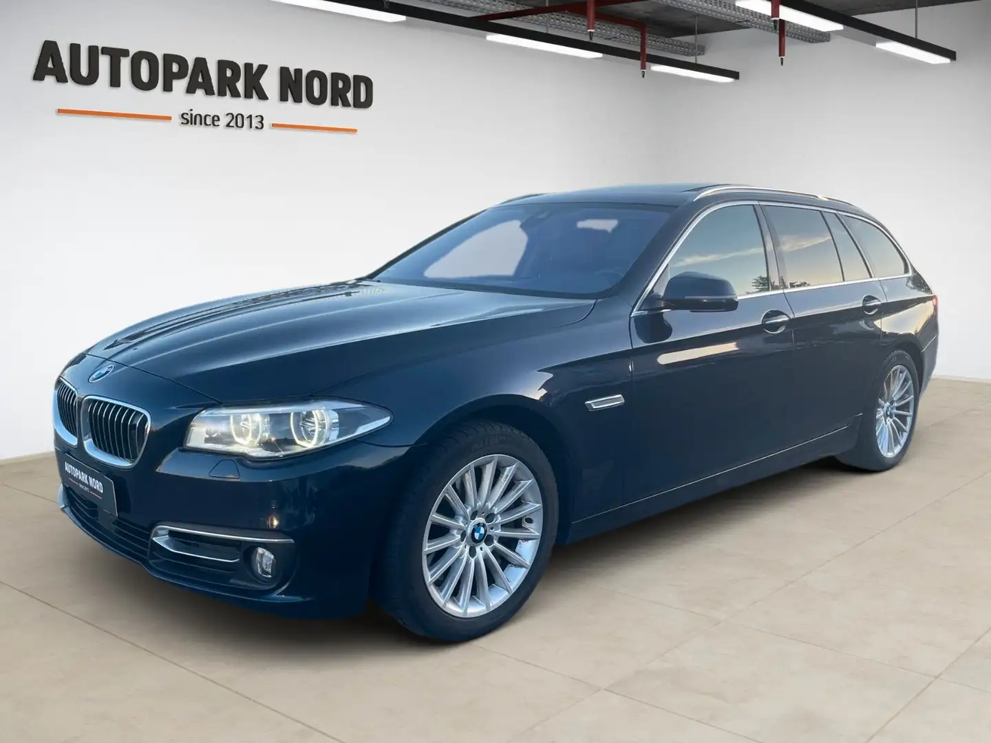 BMW 535 d xDrive Touring Aut. - VOLLAUSSTATTUNG! Modrá - 1
