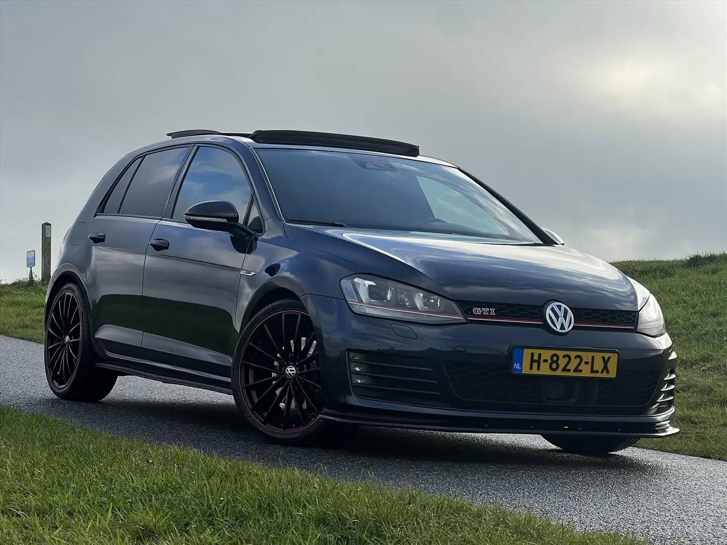Volkswagen Golf GTI 7 2.0 TSI 300PK / Pano / Dynaudio / Dcc / Custom U Blau - 2