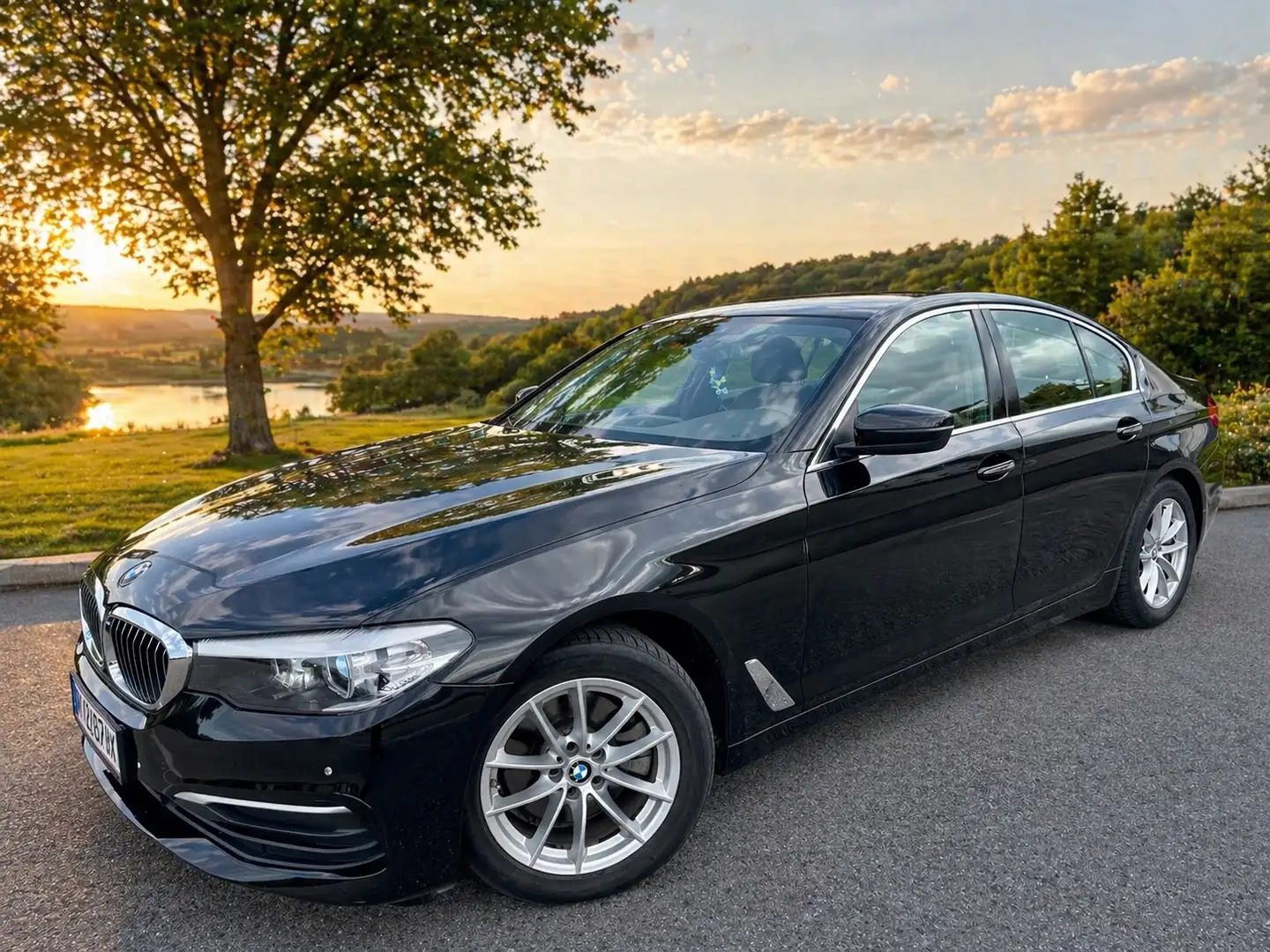 BMW 520 5er-Reihe 520d Aut. 2.Bes. Pickerl Neu Navi Xenon Schwarz - 1