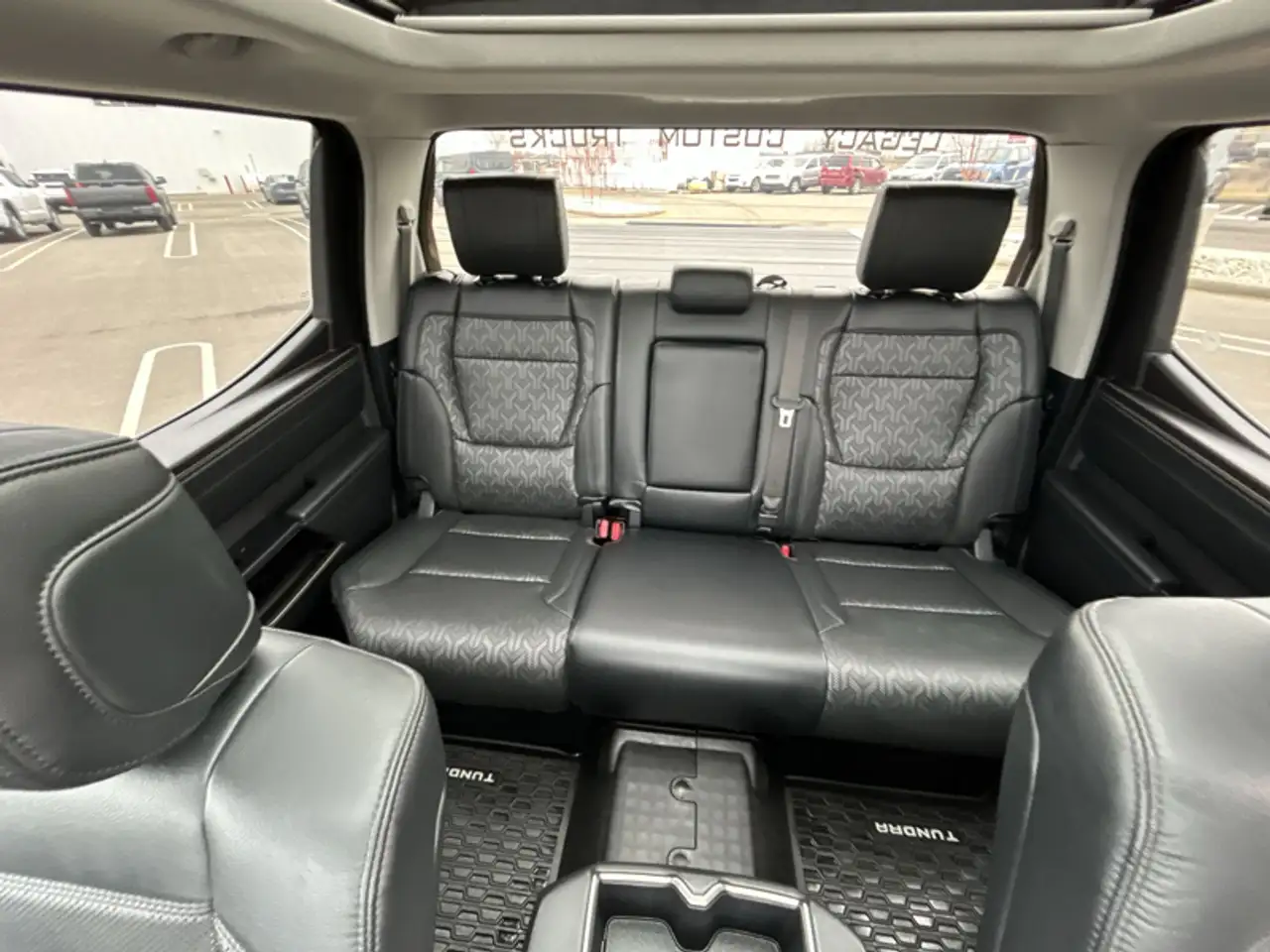 Toyota Tundra снимка Toyota Tundra
