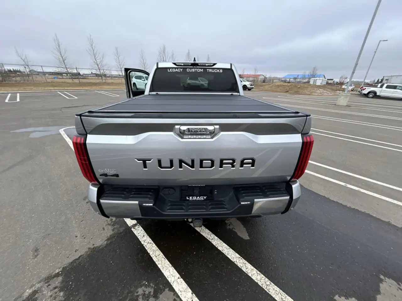 Toyota Tundra снимка Toyota Tundra