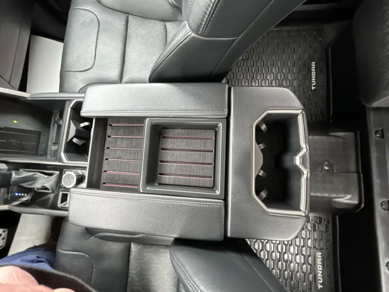 Toyota Tundra снимка Toyota Tundra