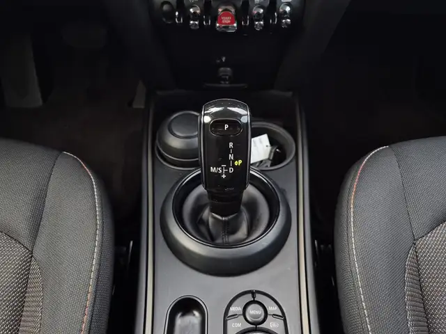 Mini Cooper Cooper view 10