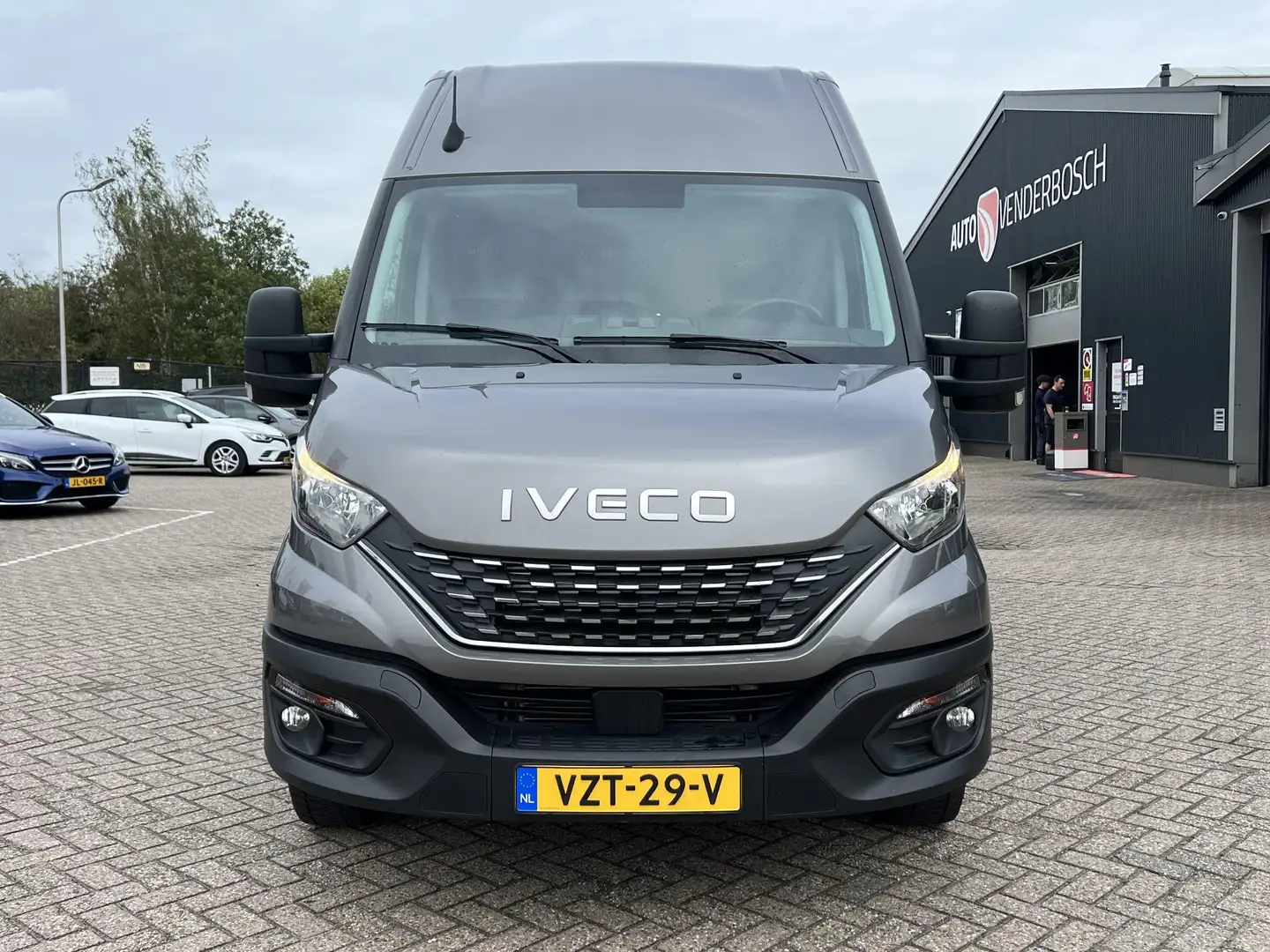 Iveco Daily 35S18 3.0 L4H2 180pk Automaat | Trekhaak | Apple C Gris - 2