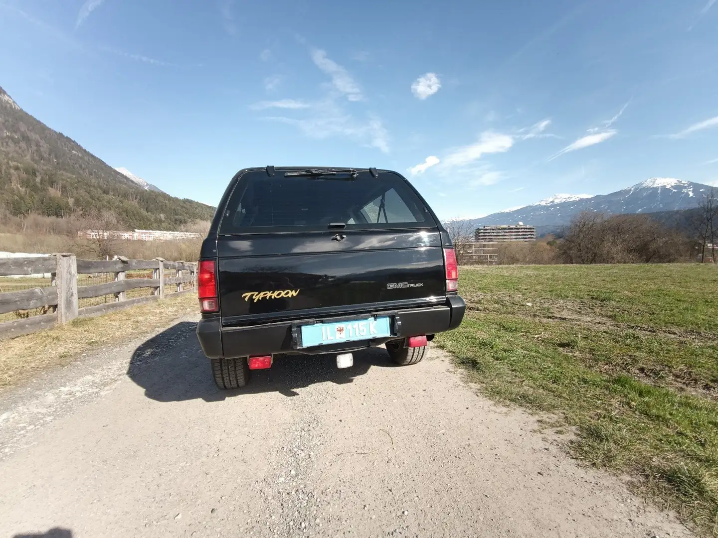 GMC Typhoon Černá - 2