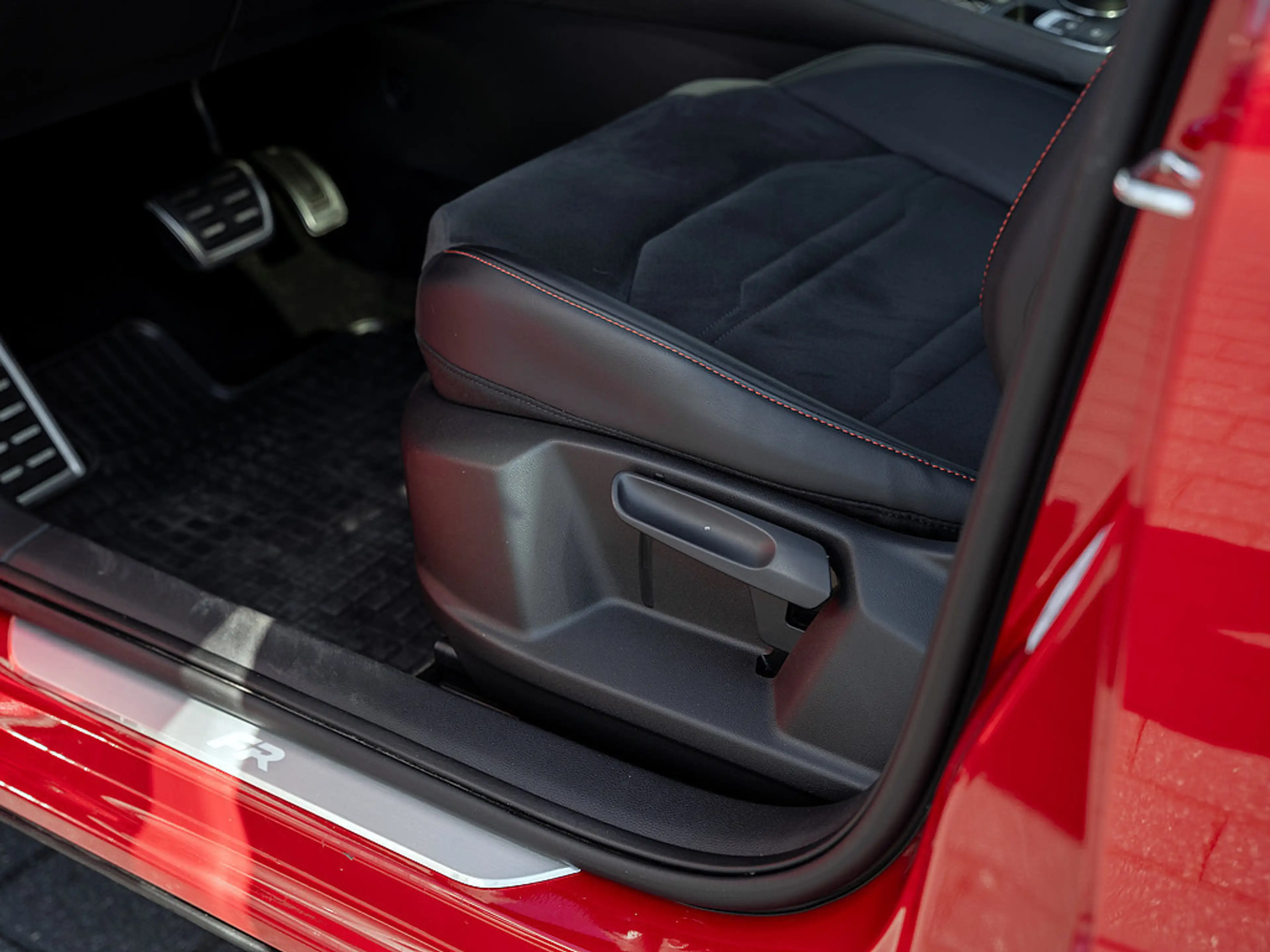 SEAT Ateca 2.0 TSI 4Drive FR 360° PANO LED FACEL. — photo 15