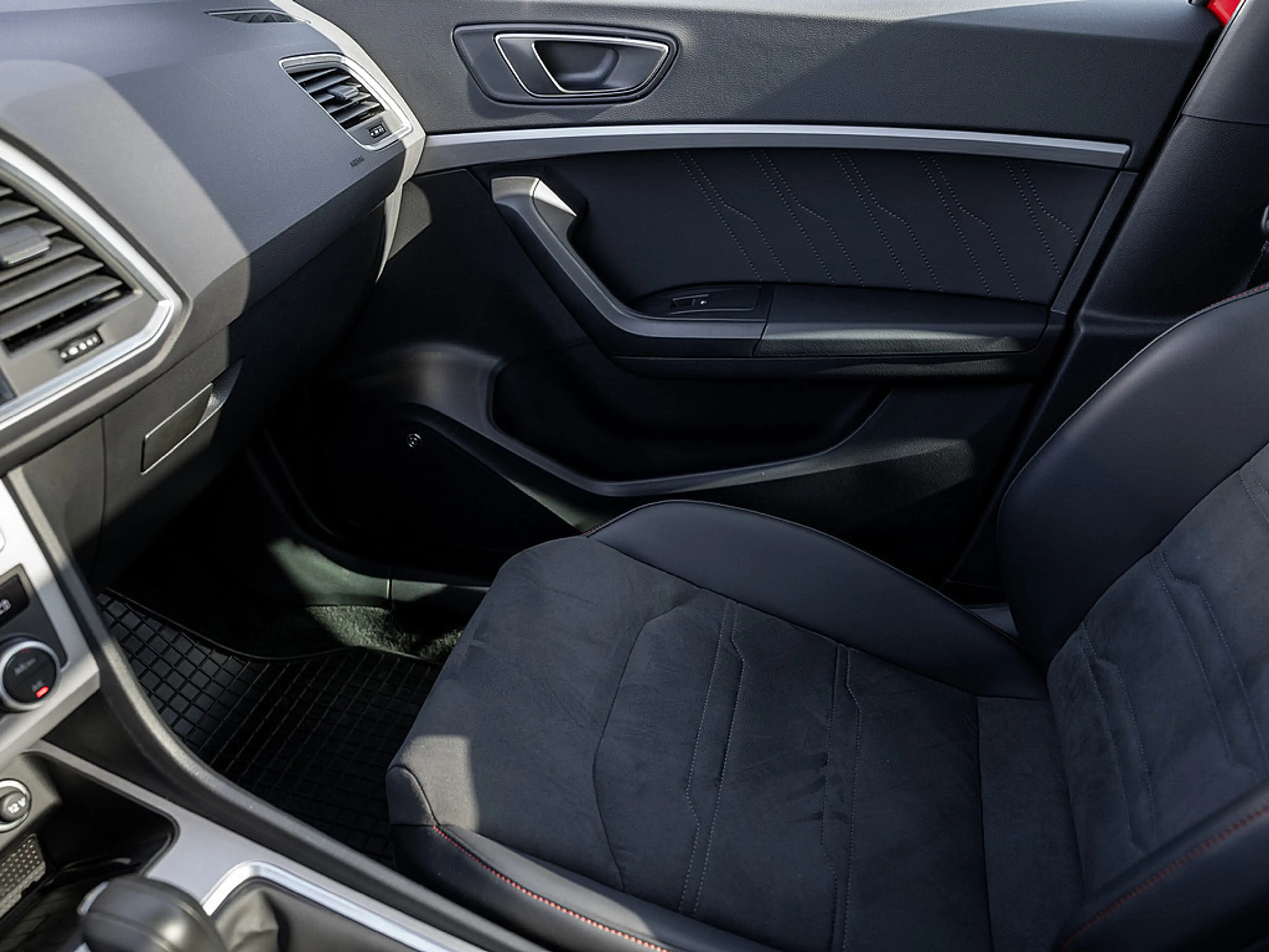 SEAT Ateca 2.0 TSI 4Drive FR 360° PANO LED FACEL. — photo 11