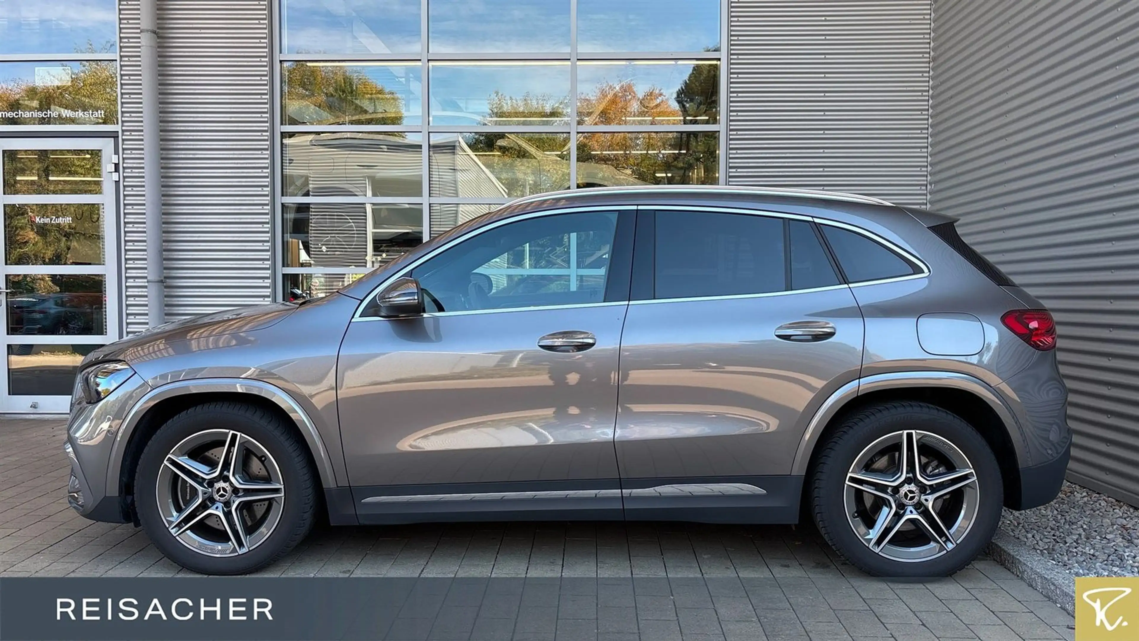Mercedes-Benz GLA 180 GLA 250 4Matic 8G-DCT AMG Line Advanced Plus — photo 4