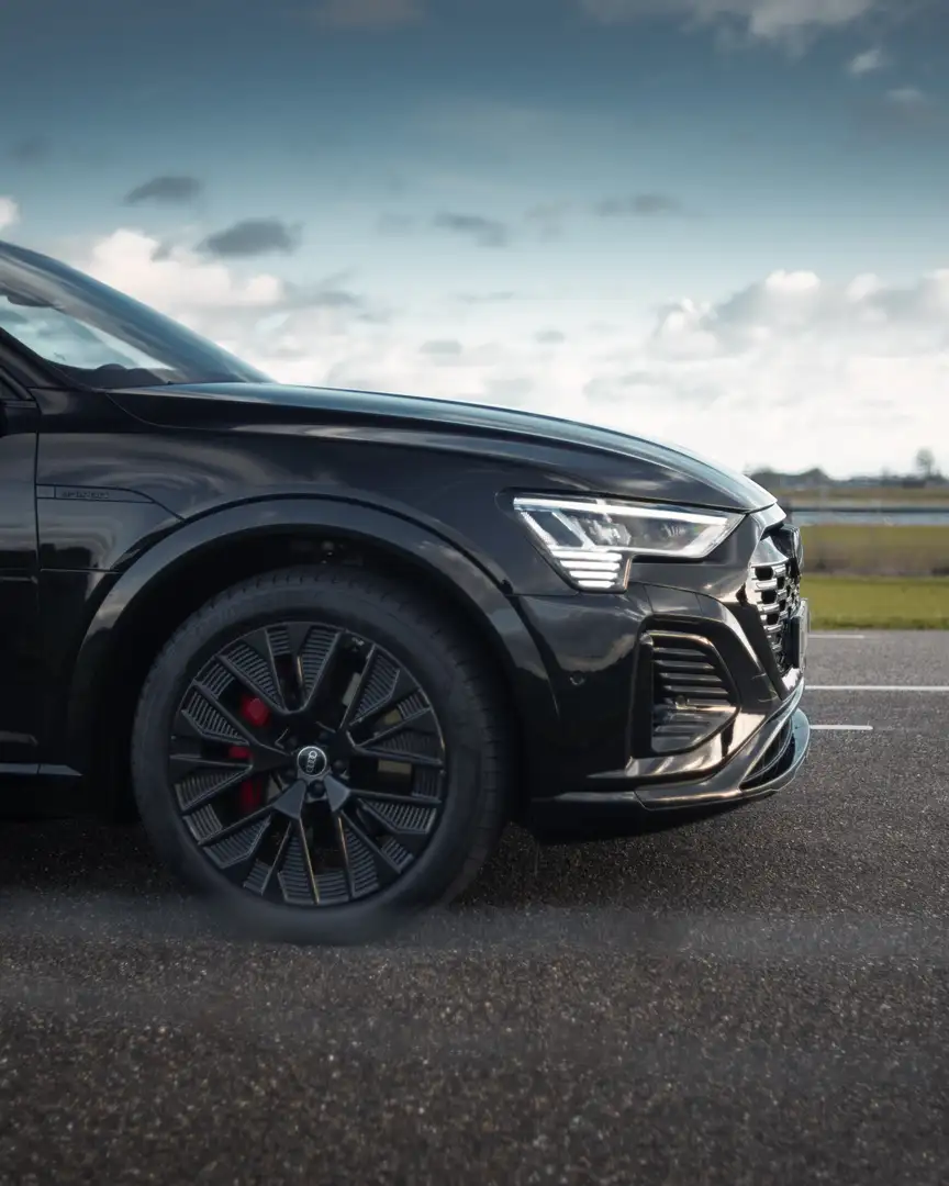 Audi Q8 e-tron Q8 e-tron 55 quattro S edition - PANO - B&O Černá - 2