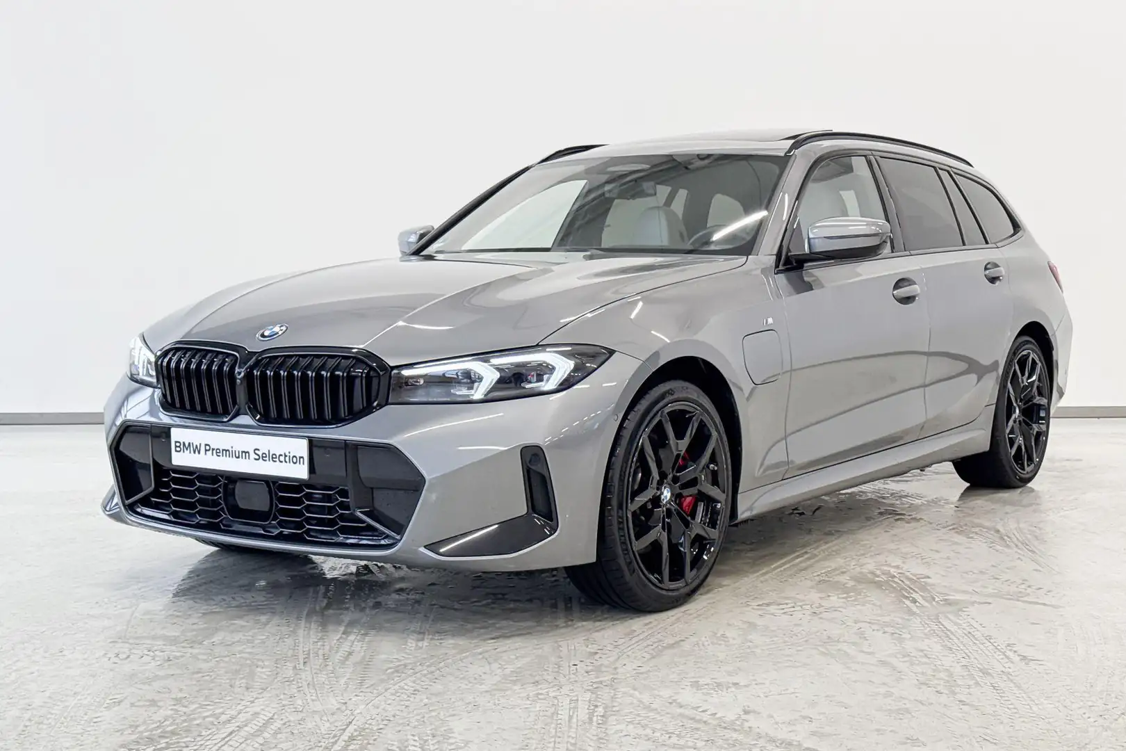 BMW 330 3 Serie Touring 330e xDrive Innovation Pack M Spor Grijs - 2