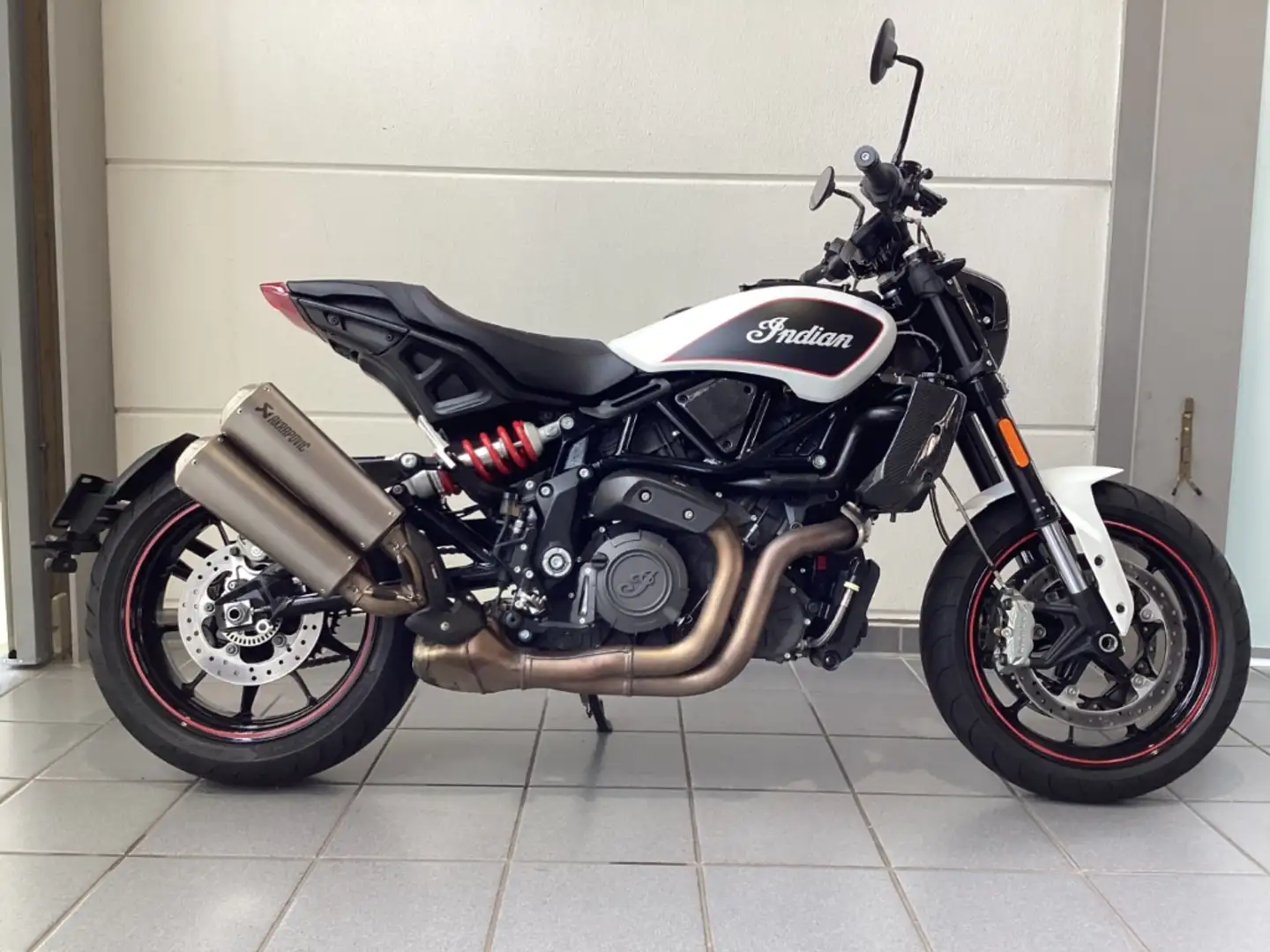 Indian 1200 LED viel Carbon, Akrapovic, HU/AU neu Blanc - 1