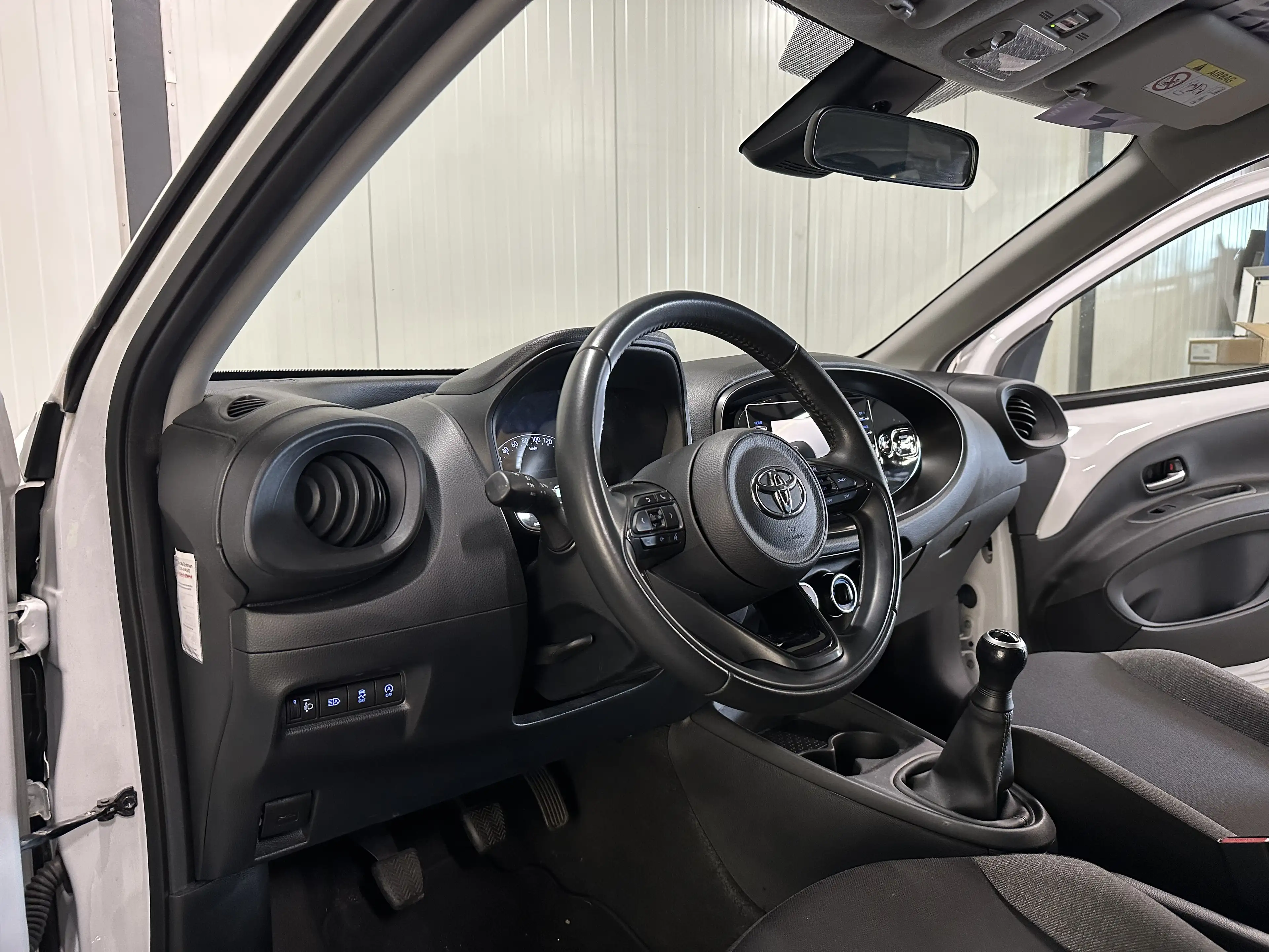 Toyota Aygo X 1.0 VVT-i | MT Play 5-Drs | Airco | Carplay | Came — photo 11
