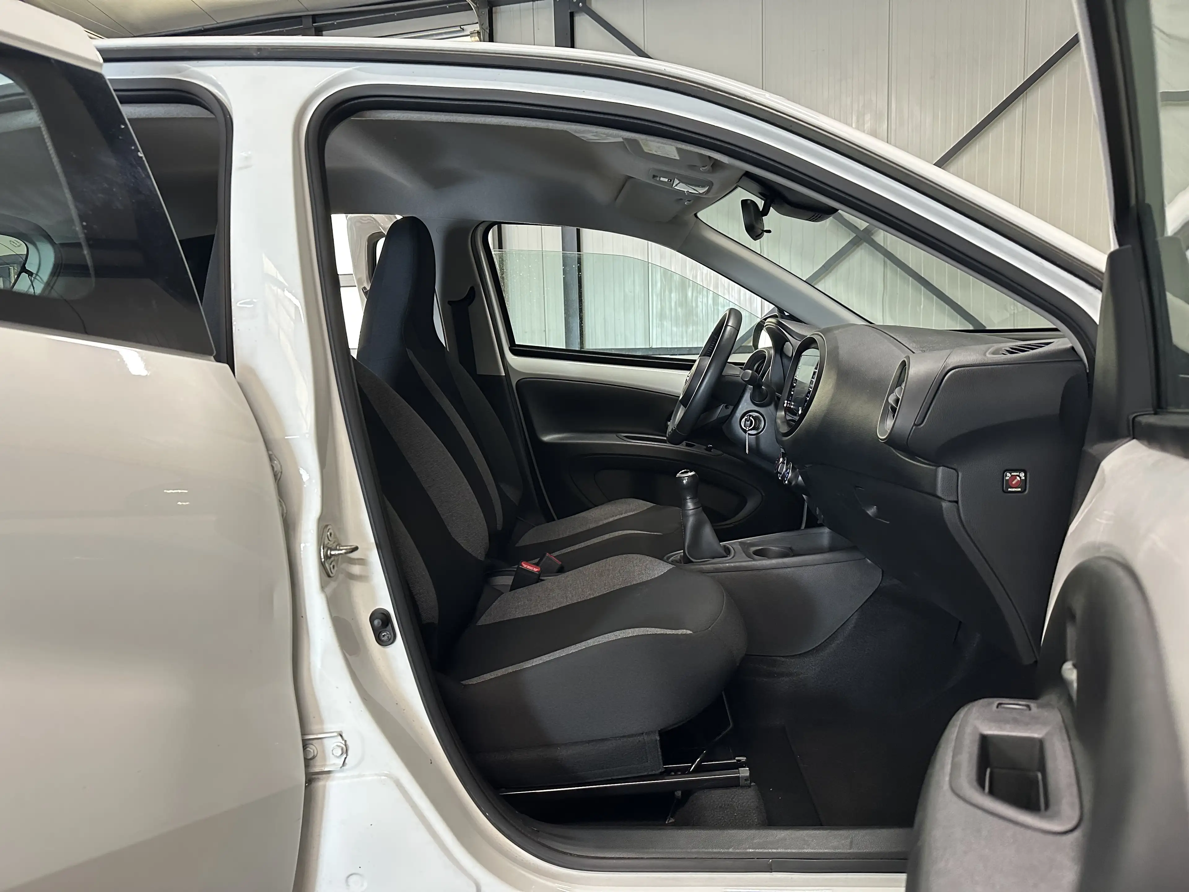 Toyota Aygo X 1.0 VVT-i | MT Play 5-Drs | Airco | Carplay | Came — photo 4