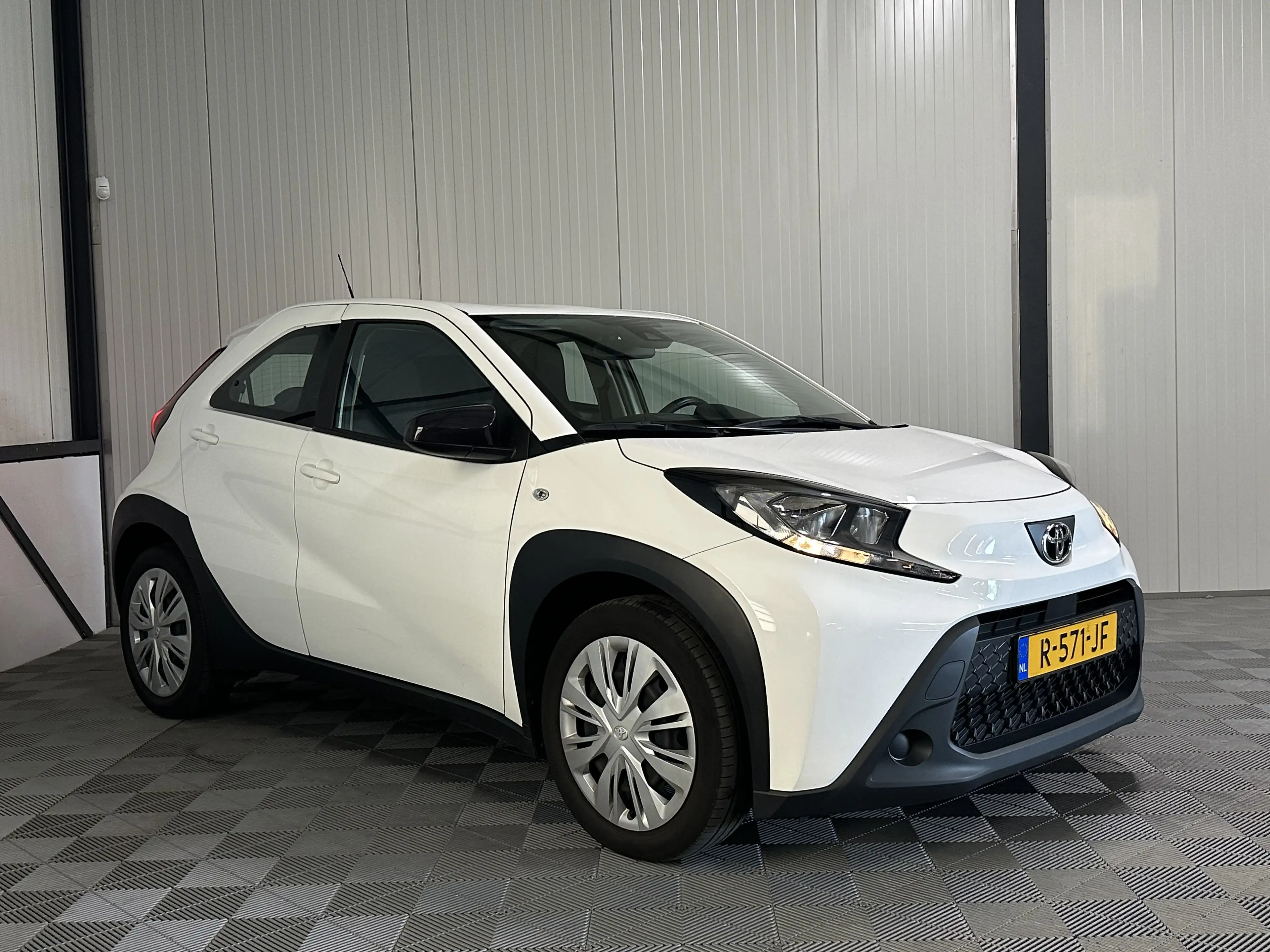 Toyota Aygo X 1.0 VVT-i | MT Play 5-Drs | Airco | Carplay | Came — photo 9