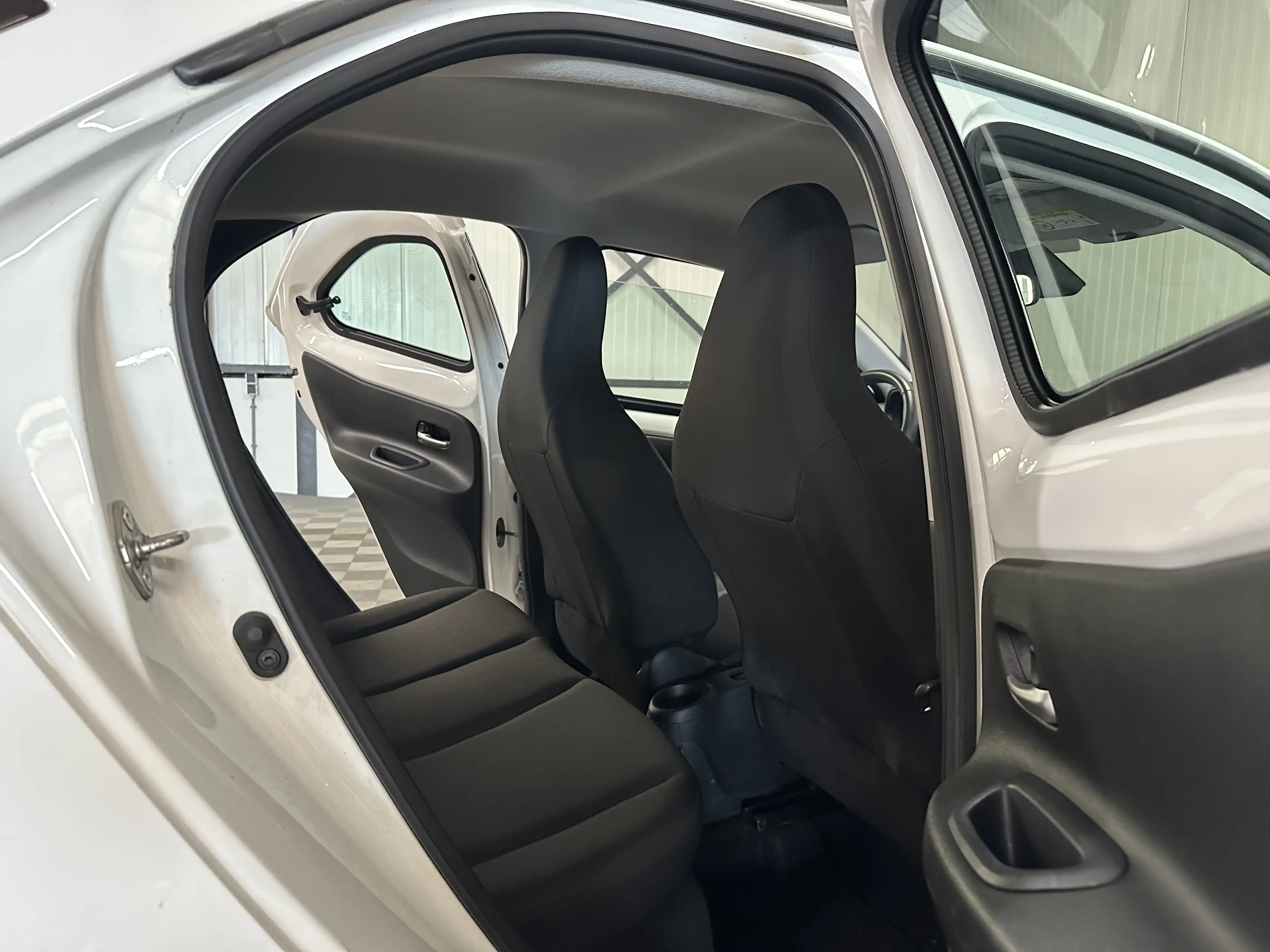 Toyota Aygo X 1.0 VVT-i | MT Play 5-Drs | Airco | Carplay | Came — photo 5