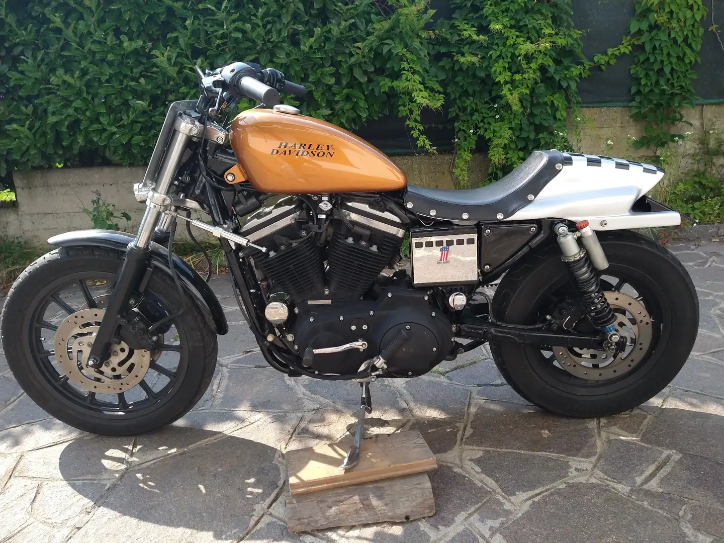 Harley-Davidson Sportster 883 Cafè Racer Gold - 2