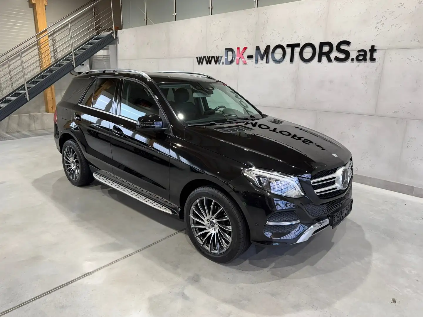 Mercedes-Benz GLE 350 d 4Matic A-Edition Aut. / AHK / LED / Distronic / Schwarz - 2