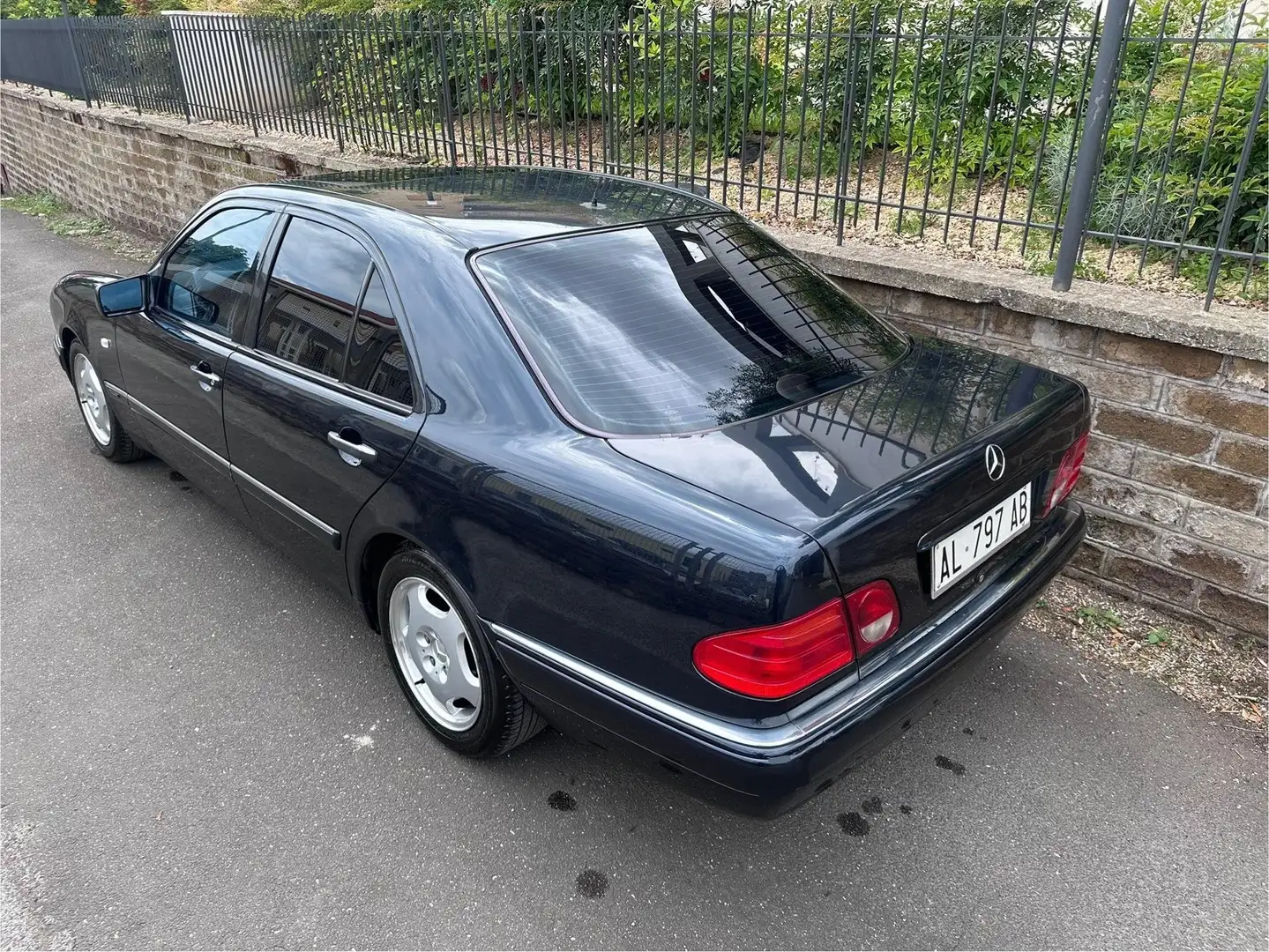 Mercedes-Benz E 320 E 320 Avantgarde Noir - 2