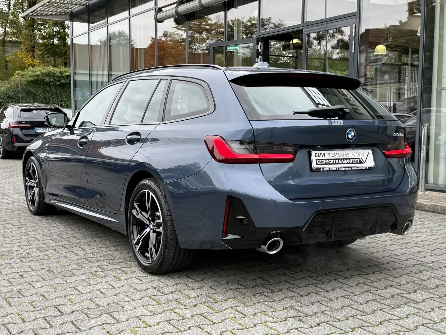 BMW 330 e Touring M Sport // Leas.ab EUR453,-inkl. Blau - 2