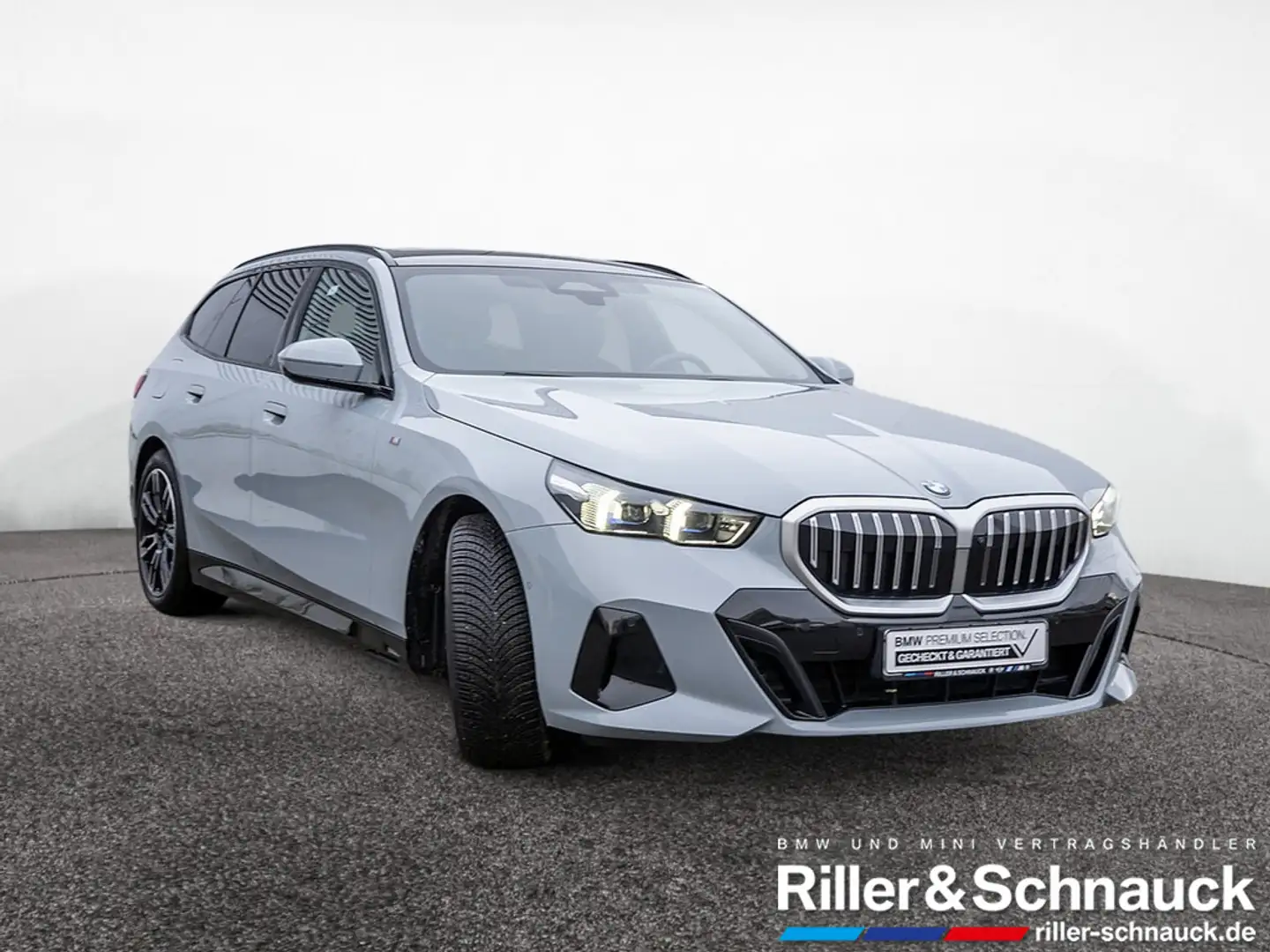 BMW 520 i Touring M-Sport AHK+PANO+STANDHZG+HUD+AC Grau - 2
