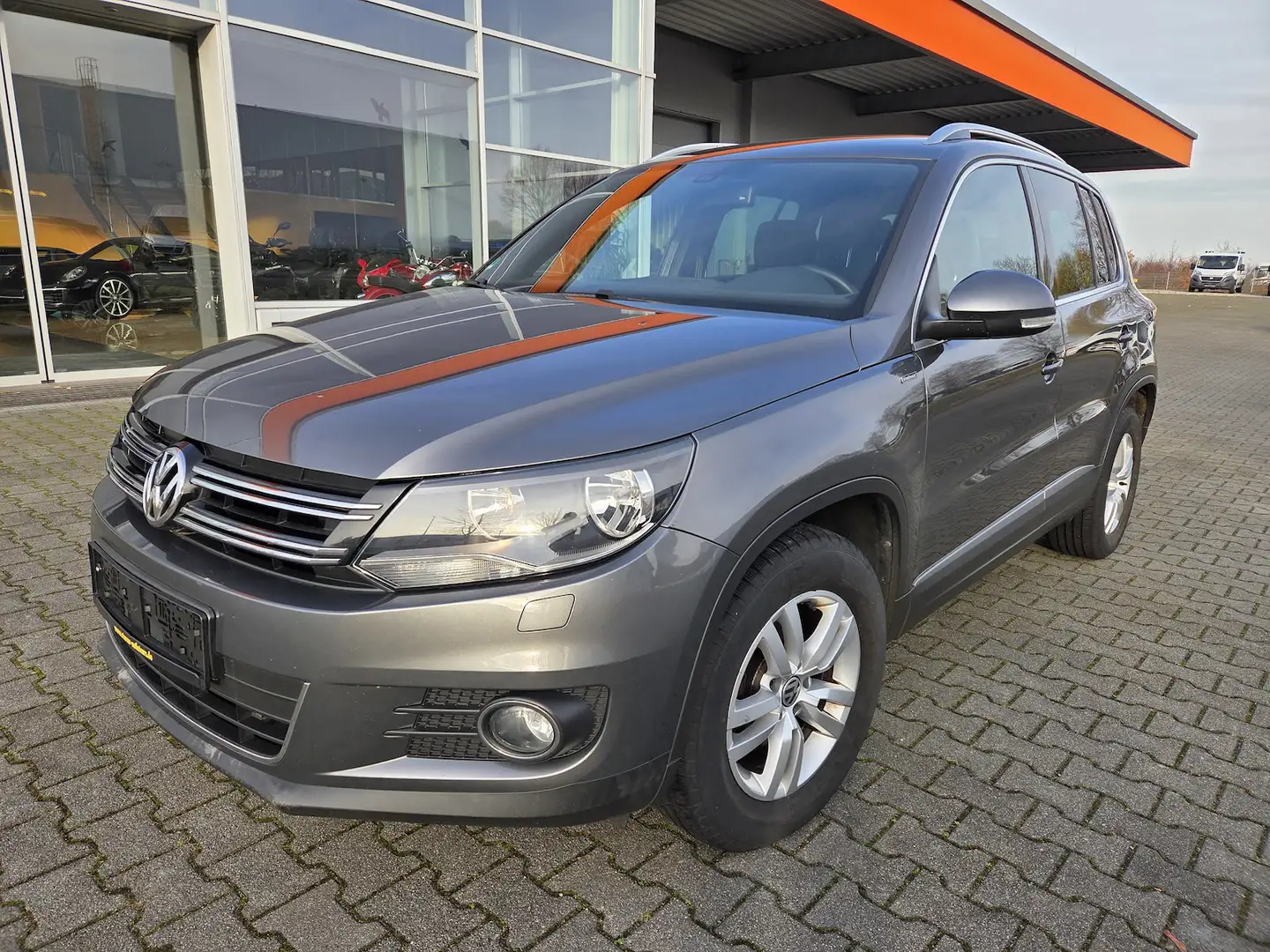 Volkswagen Tiguan 2.0 TDI DPF Lounge Grau - 1