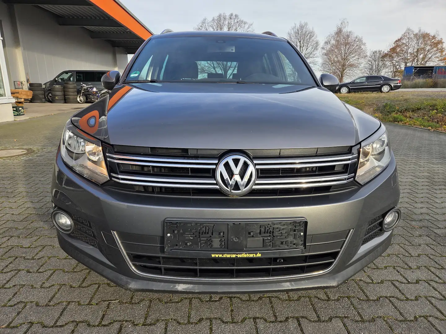 Volkswagen Tiguan 2.0 TDI DPF Lounge Grau - 2
