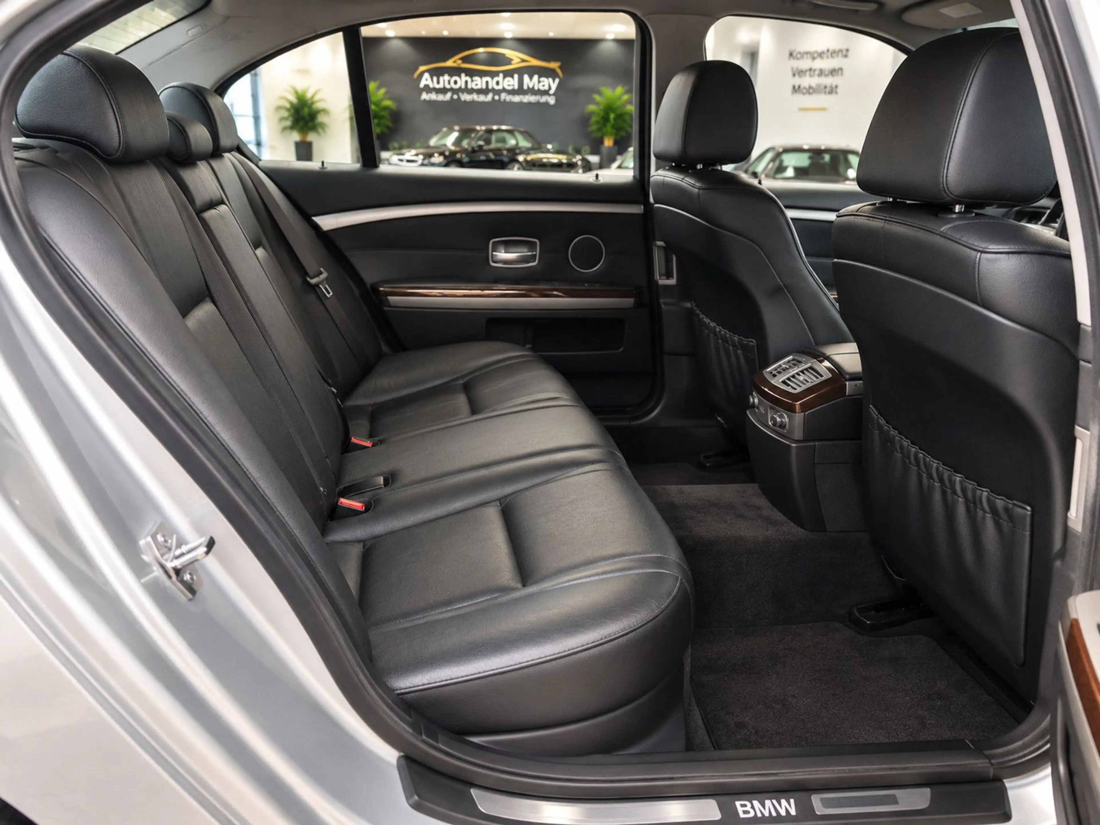 BMW 740 i Leder/Xenon/Navi/PDC — photo 7