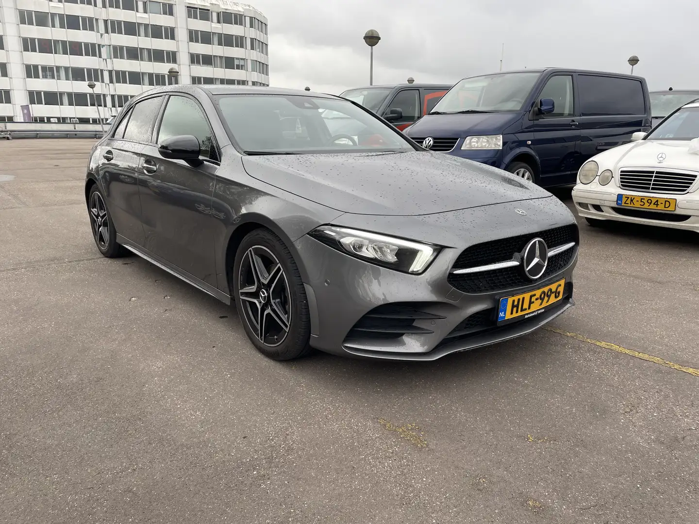 Mercedes-Benz A 180 AMG Line Grijs - 1