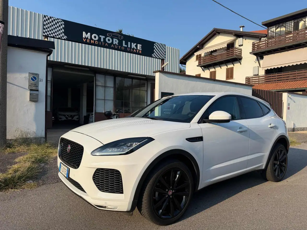 Jaguar E-Pace 2.0D 150 CV AWD aut. R-Dynamic S — photo 1 of 12