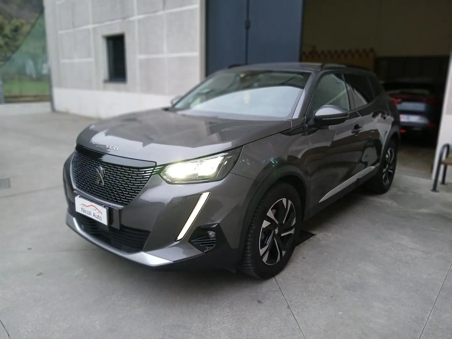 Peugeot 2008 2008 1.2 puretech Allure Pack s Gris - 1