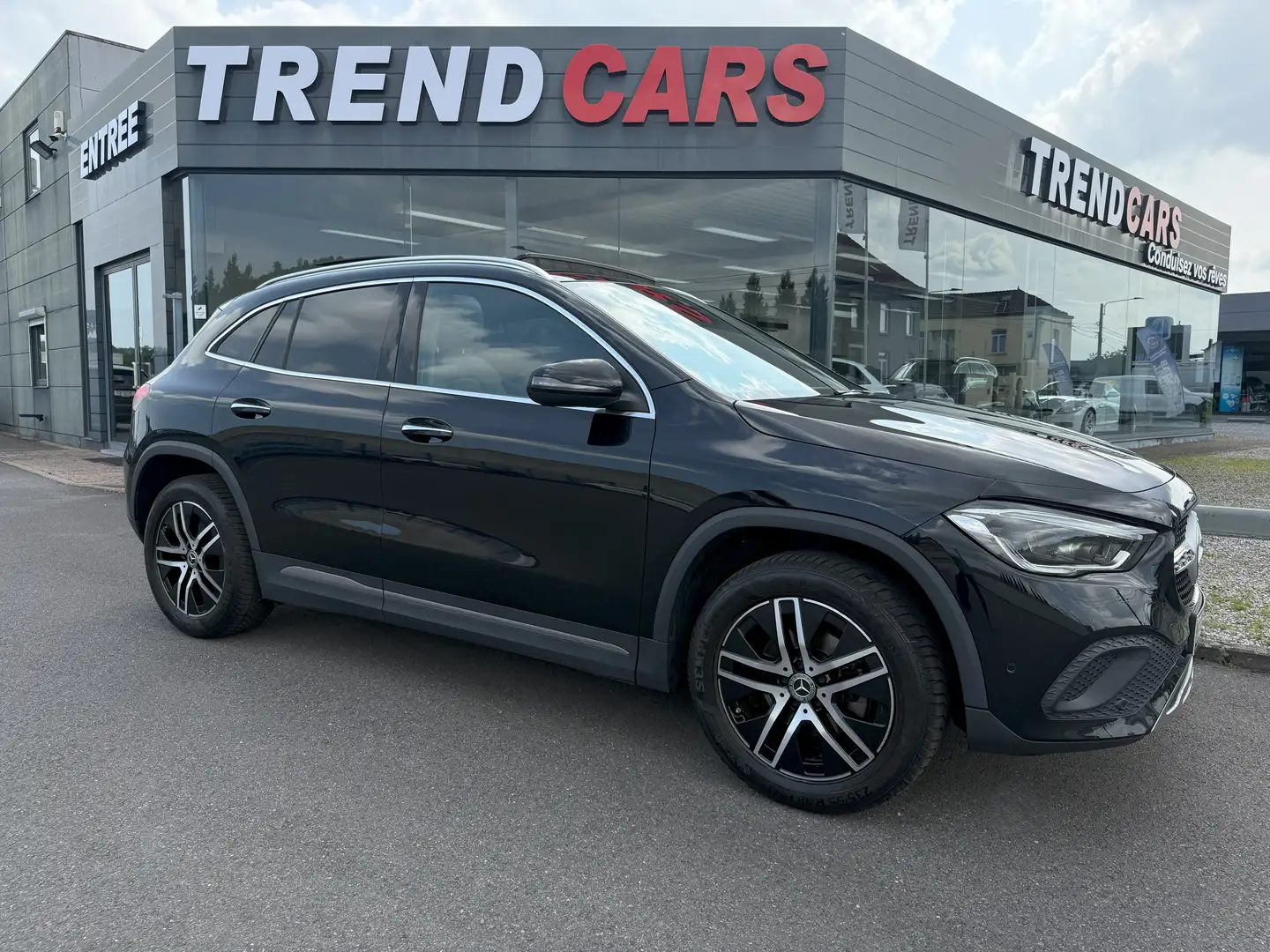 Mercedes-Benz GLA 180 AUT. TOIT PANO.CUIR.CAM.LED AMBI.MULTIBEAM.CARPLAY Fekete - 2