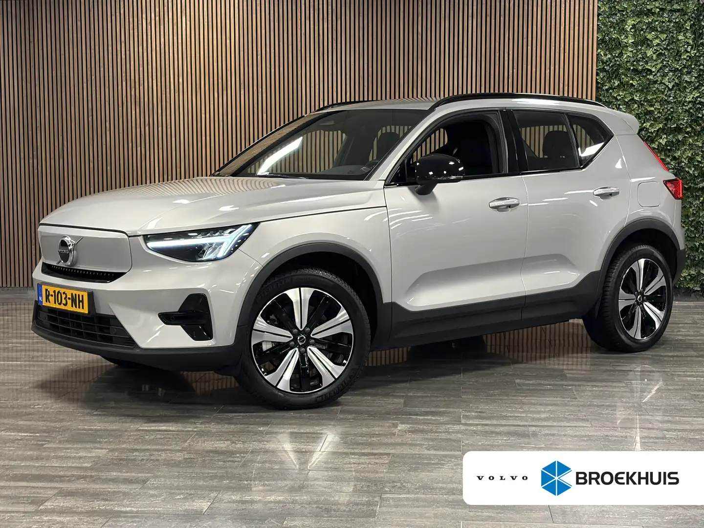 Volvo XC40 Recharge Plus 70 kWh All Season Banden | Adaptieve Gris - 1