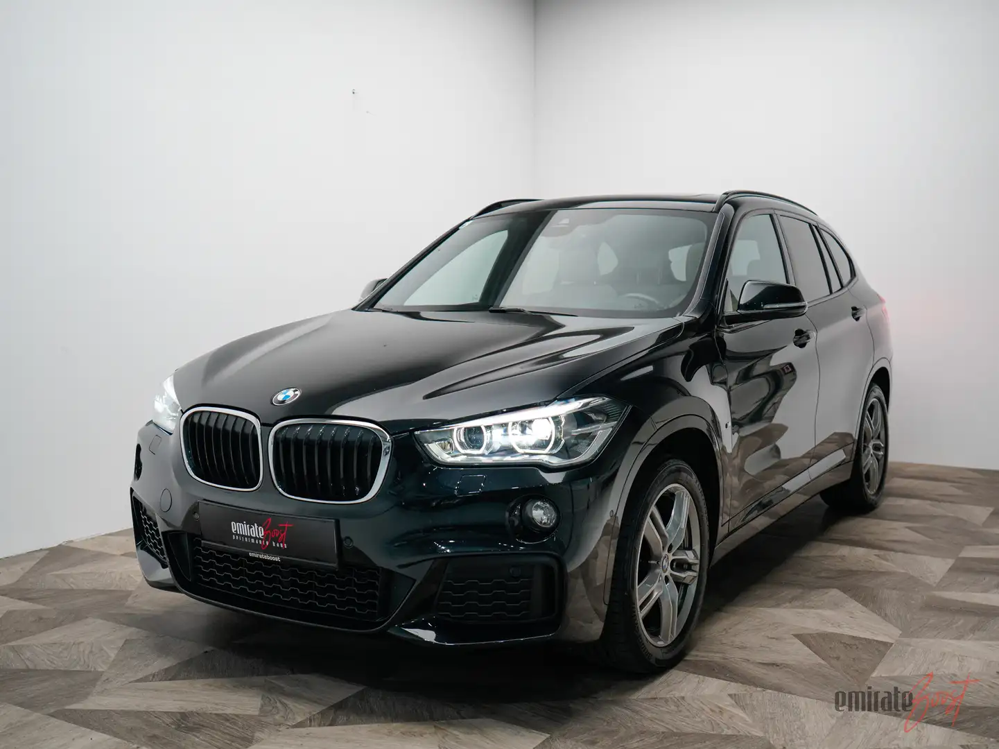 BMW X1 xDrive 18 d M Sport *Panorama*HUD*Finanzierung* Schwarz - 1