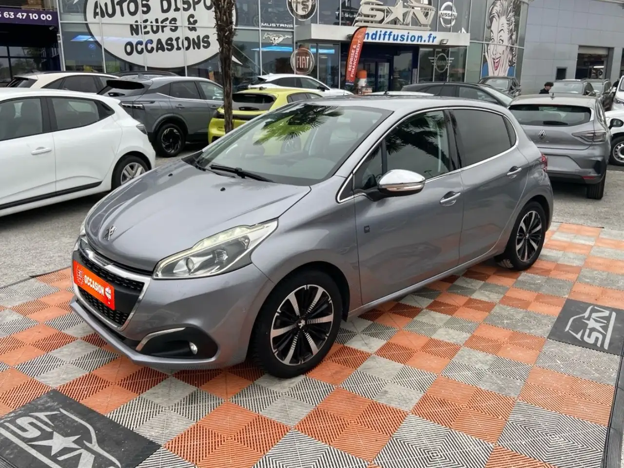Peugeot 208 PureTech 82 TECH EDITION GPS CamÃ©ra Par