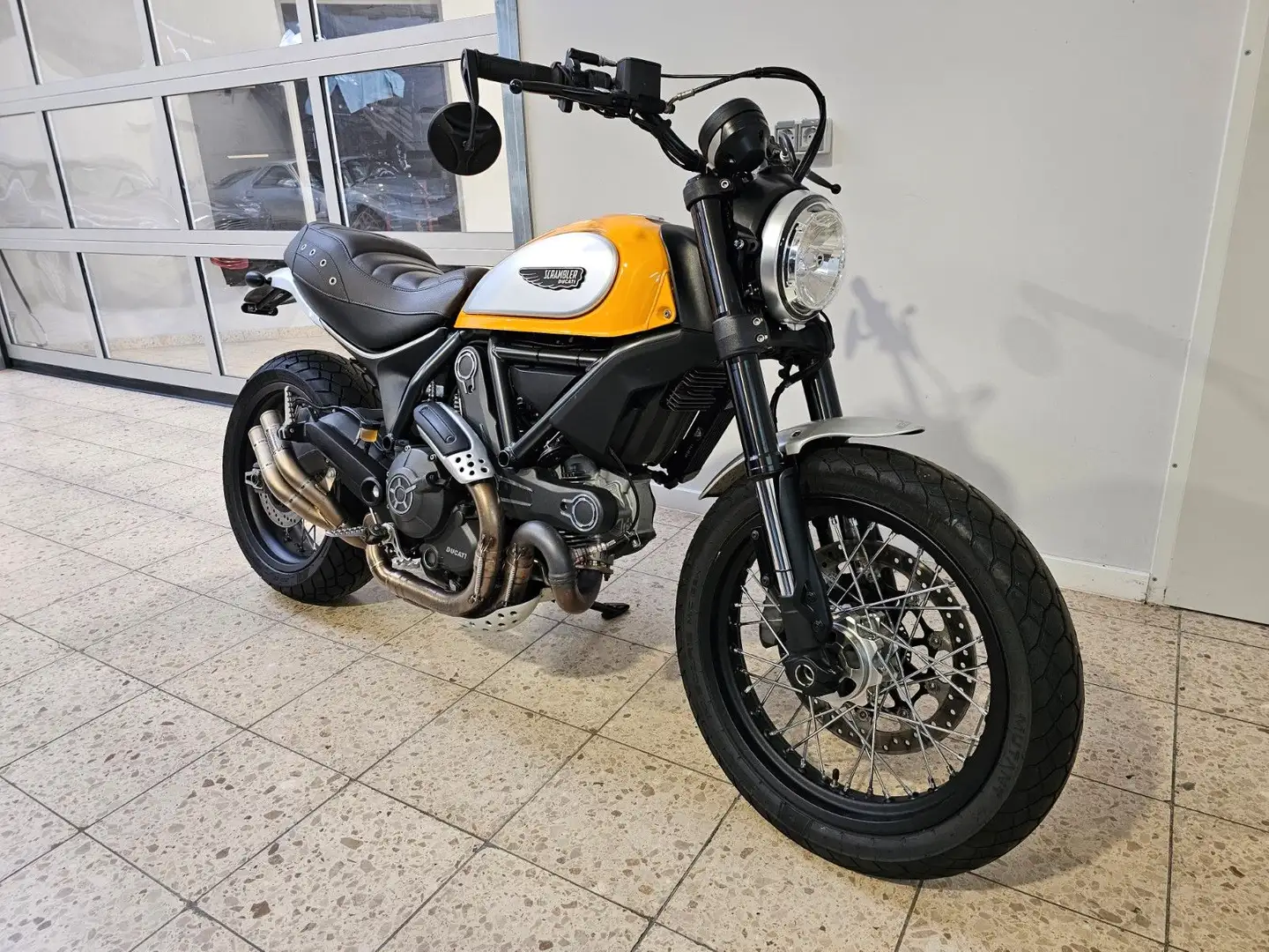 Ducati Scrambler 800 Classic Öhlins v+h Gelb - 1