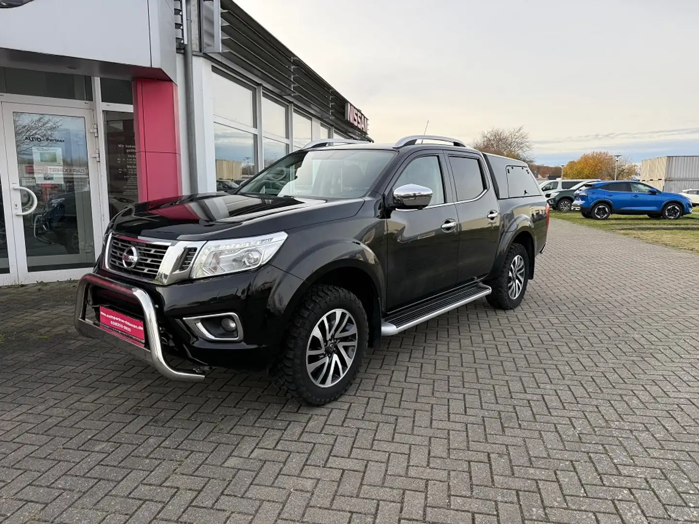 Nissan Navara Tekna Double Cab 4x4 Schwarz - 1