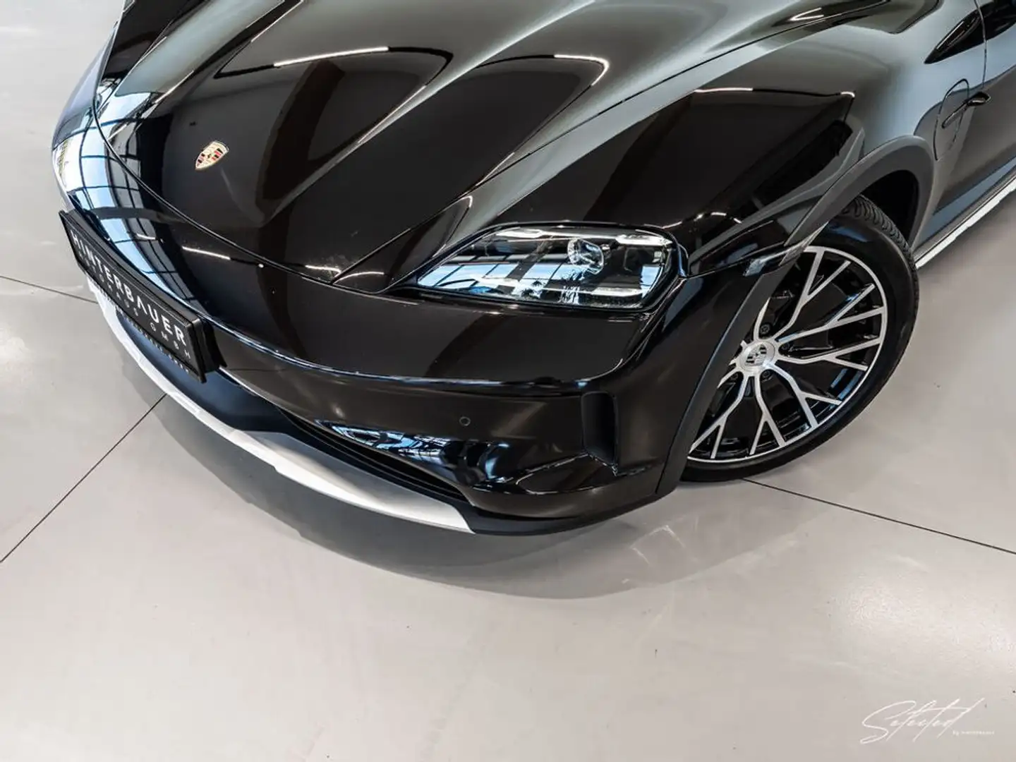 Porsche Taycan 4 Cross Turismo *LUFT*BOSE*PANO*MATRIX-LED* Schwarz - 2
