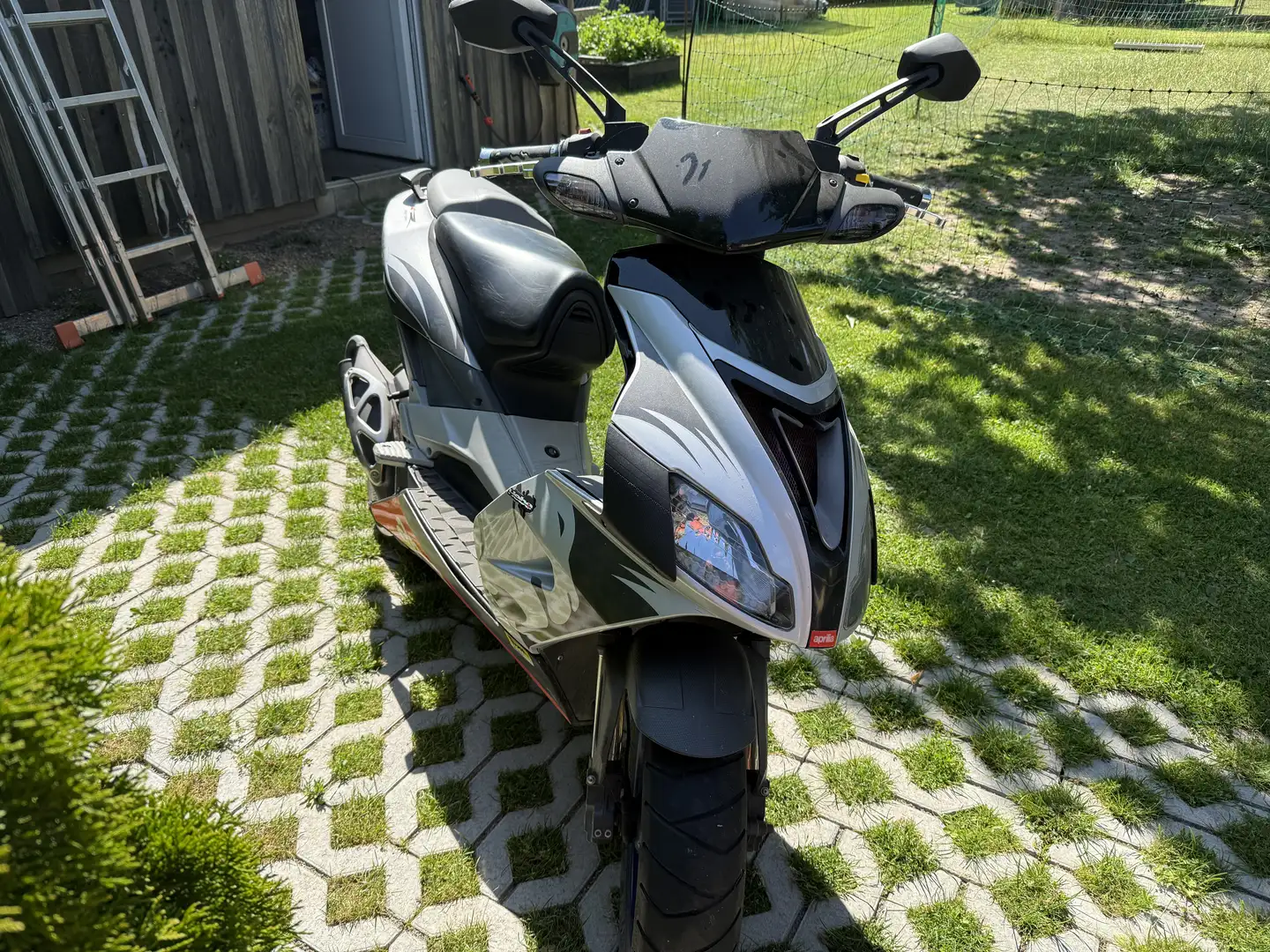 Aprilia SR 50 Factory Argent - 1