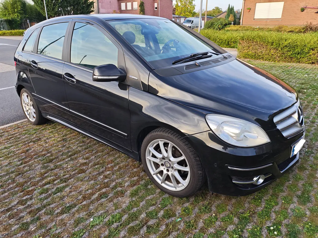 Mercedes-Benz B 180