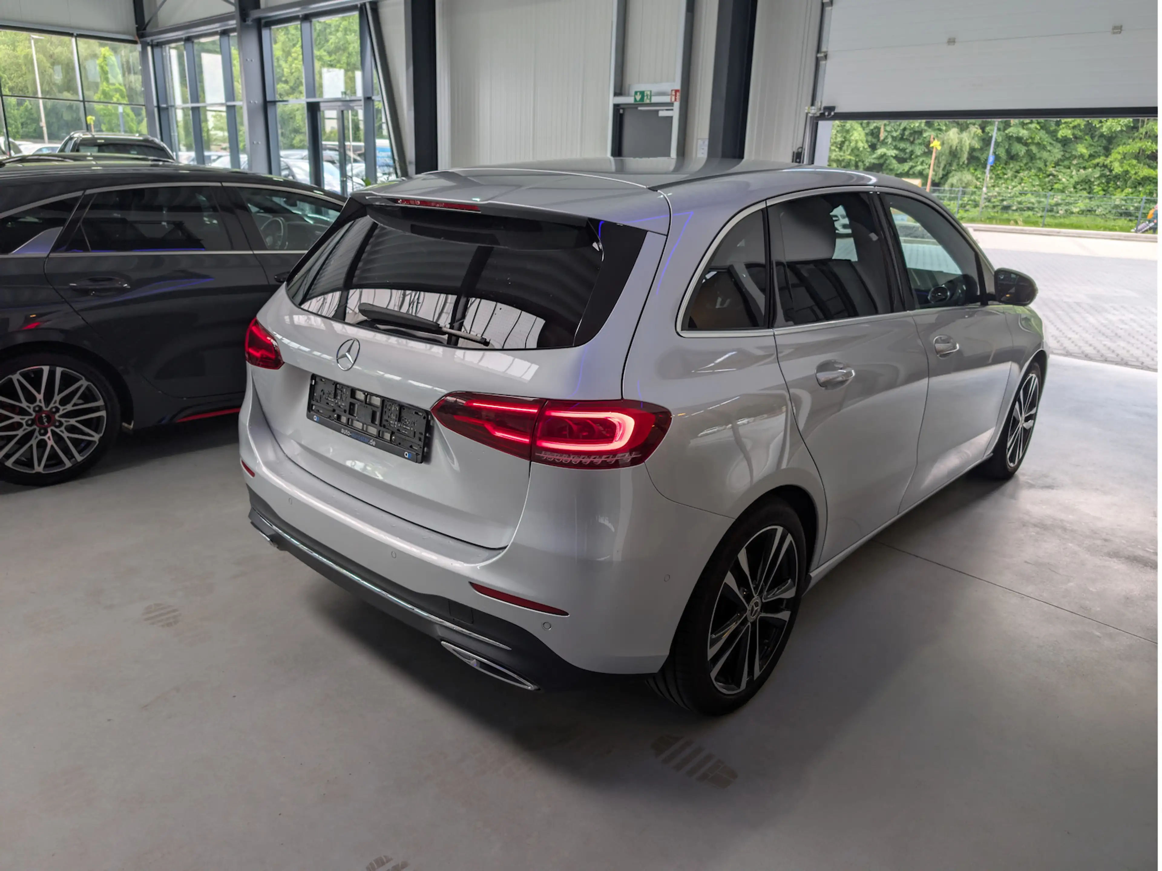 Mercedes-Benz B 220 d *eAHK*eHeck*LED*Premium Paket* — photo 3