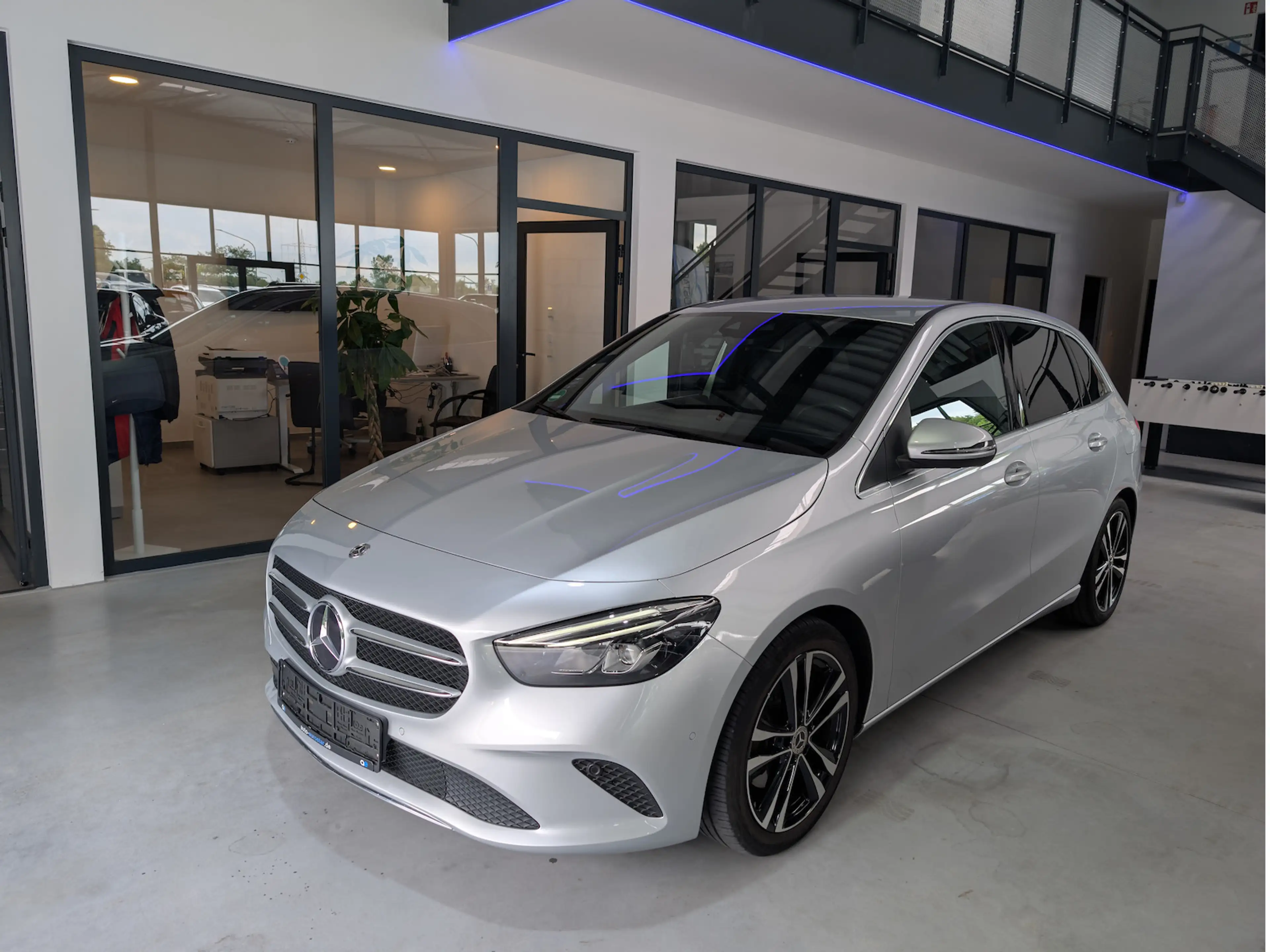 Mercedes-Benz B 220 d *eAHK*eHeck*LED*Premium Paket*