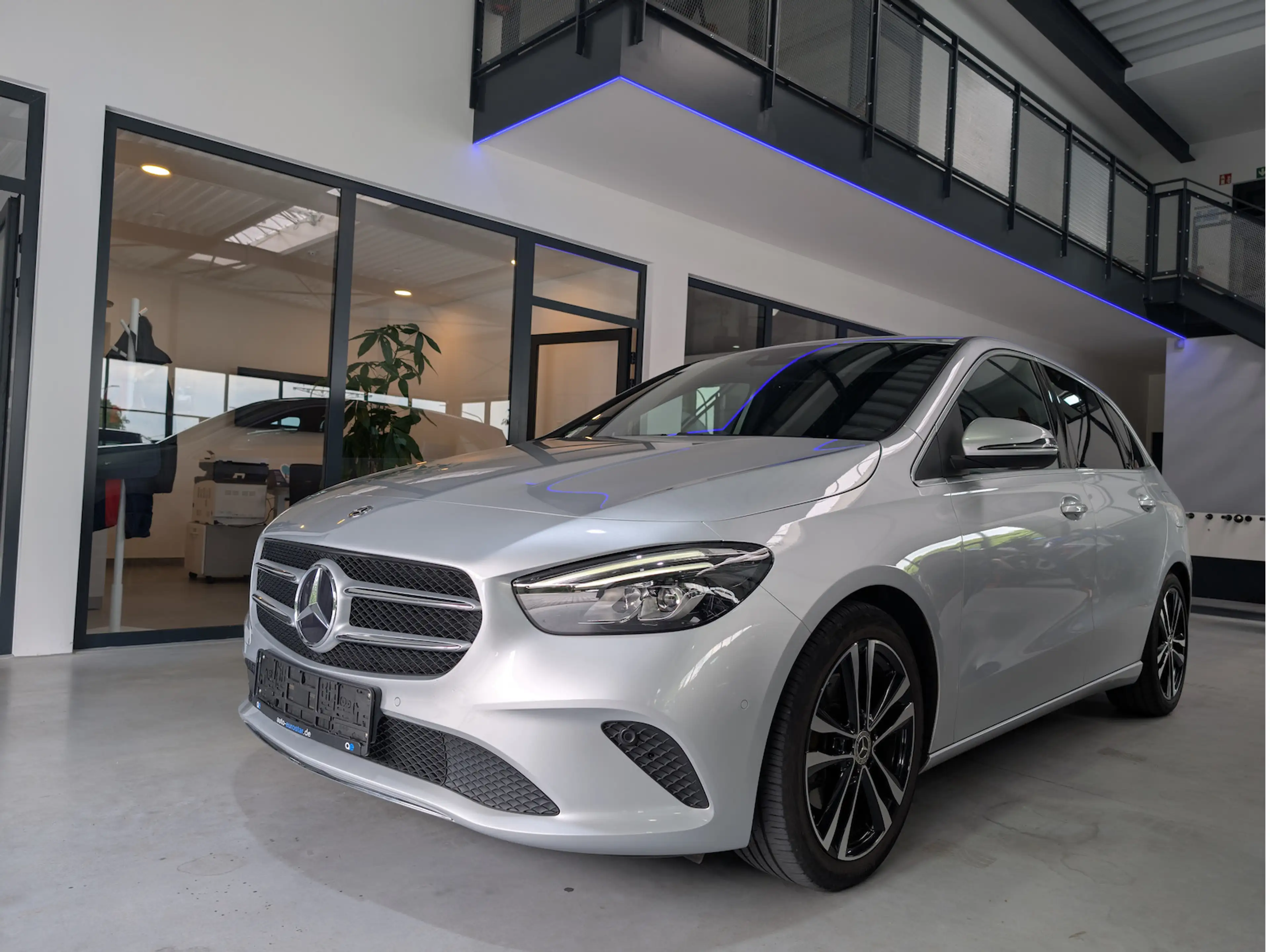 Mercedes-Benz B 220 d *eAHK*eHeck*LED*Premium Paket* — photo 9