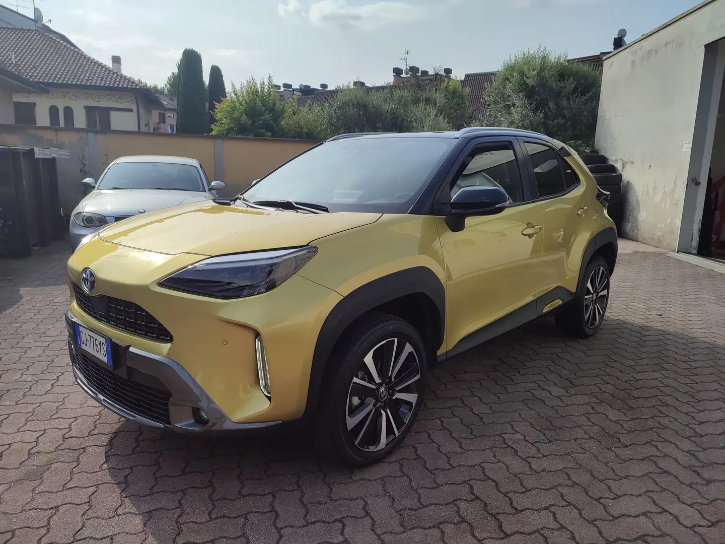 Toyota Yaris Cross 1.5h Premiere fwd 116cv  Promo Guida Sicuro! Oro - 1