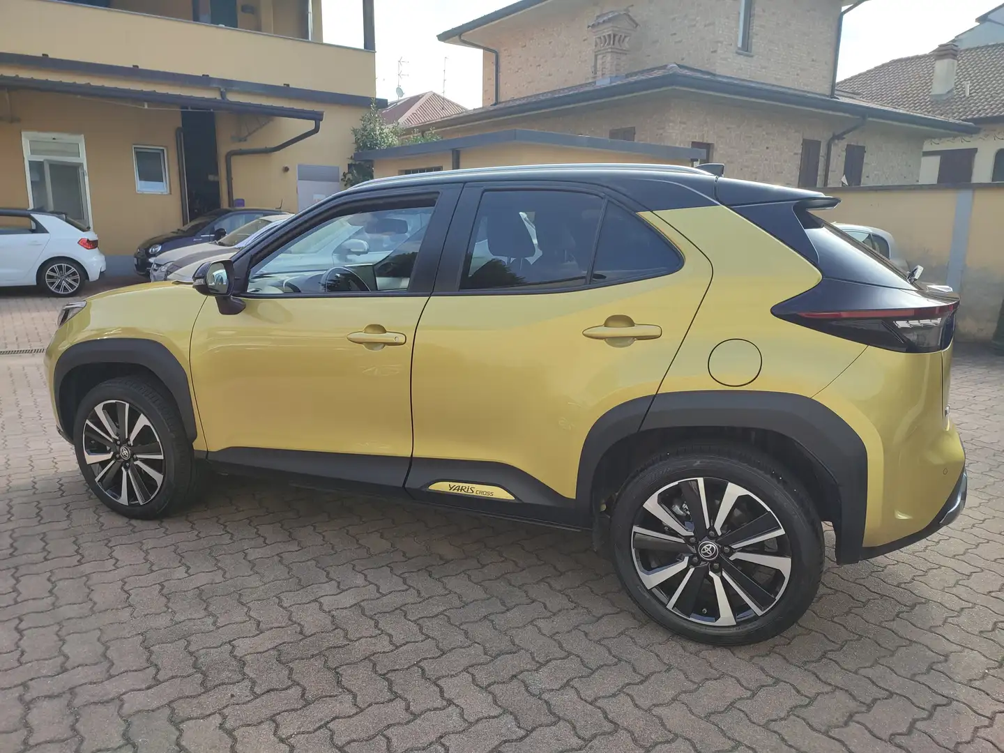 Toyota Yaris Cross 1.5h Premiere fwd 116cv  Promo Guida Sicuro! Oro - 2