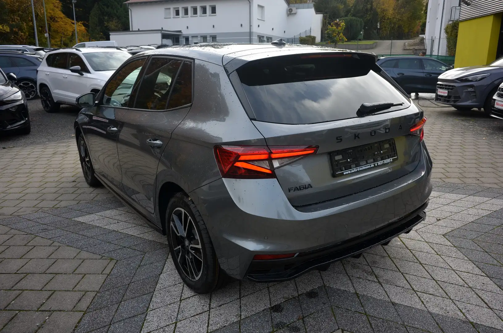 Skoda Fabia 1.0 TSI DSG Monte Carlo +5JGAR+CAM+LED+PDC Grau - 2