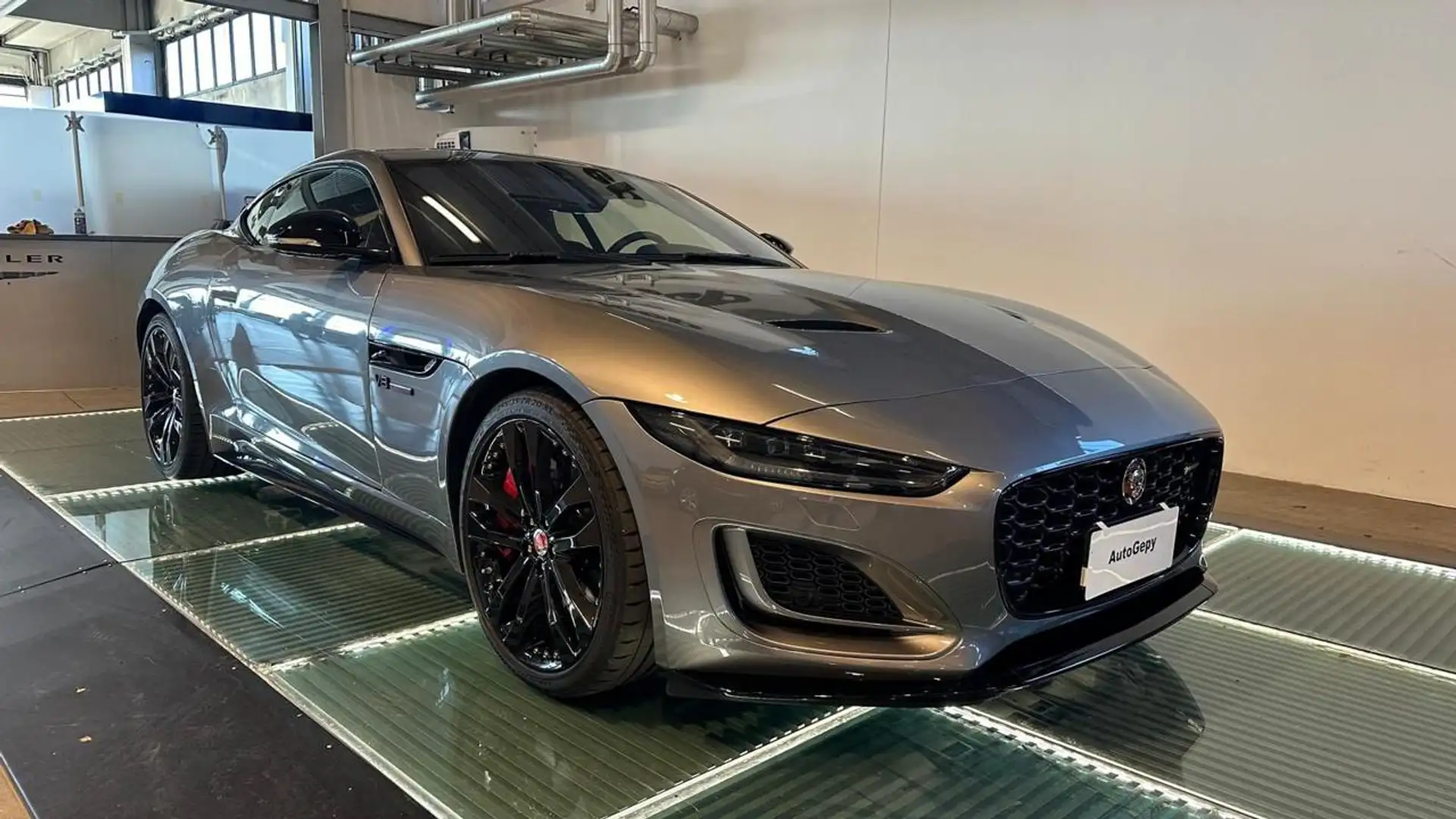 Jaguar F-Type 5.0 V8 450 CV aut Coupé R-Dynamic Black Šedá - 1