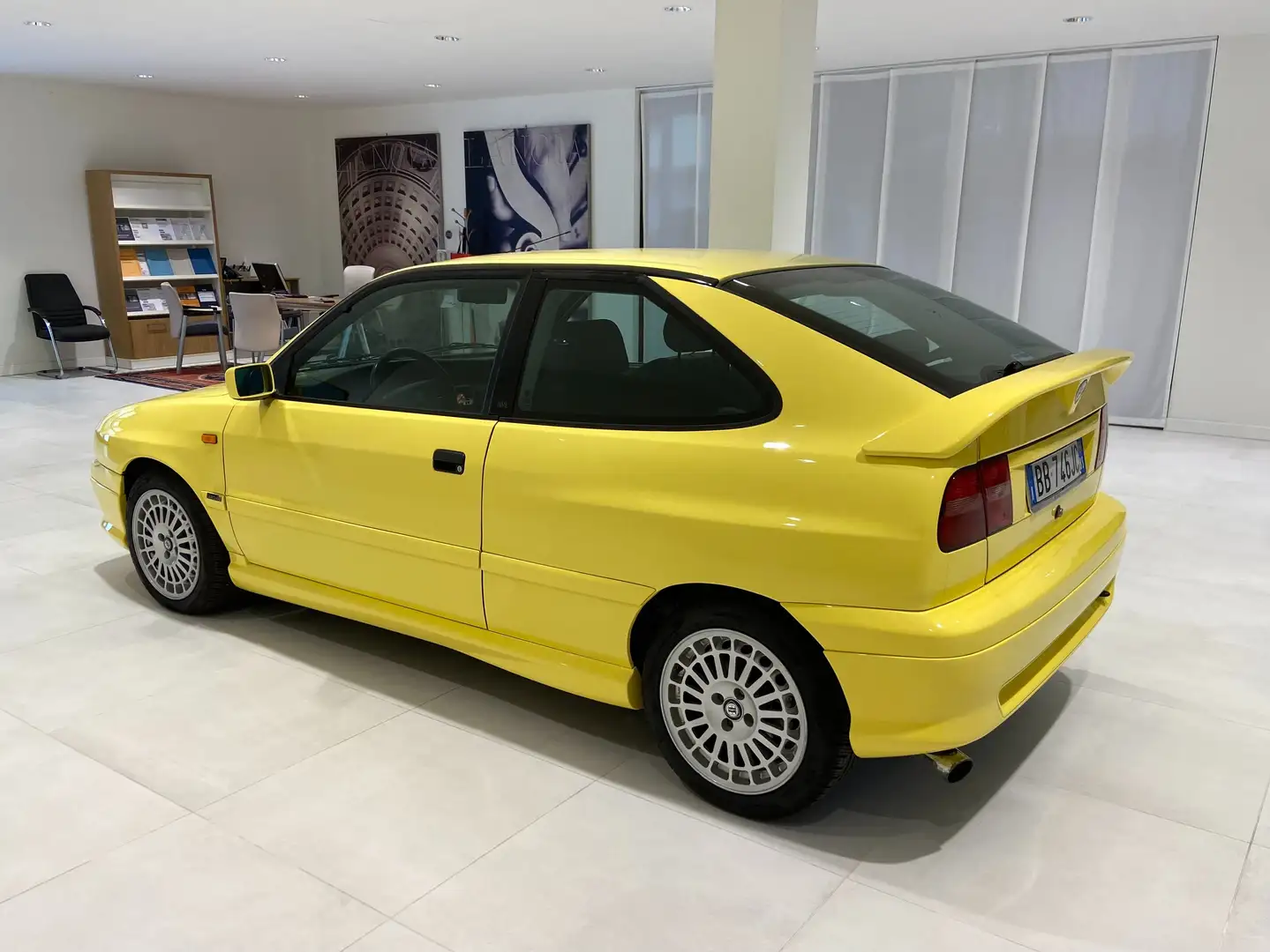 Lancia Delta Delta HPE 2.0 16v Turbo HF Giallo - 2