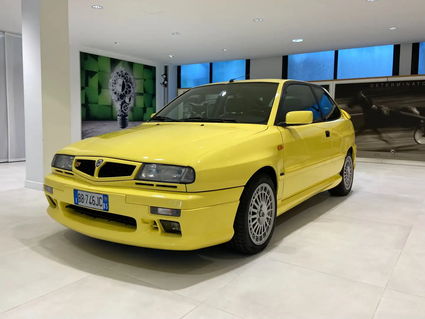 Lancia Delta Delta HPE 2.0 16v Turbo HF Giallo - 1